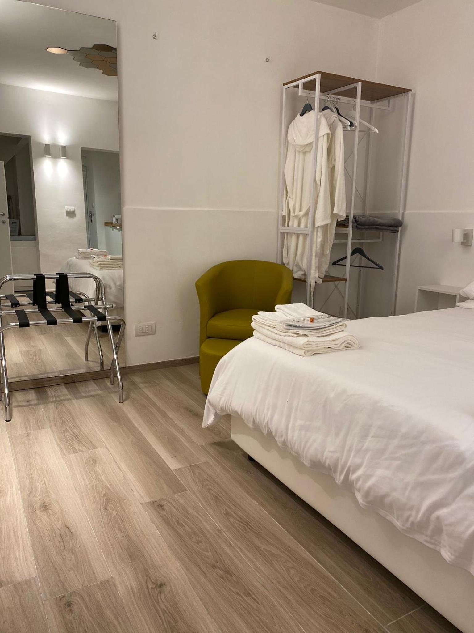 Queen Room with Spa Bath photo 1