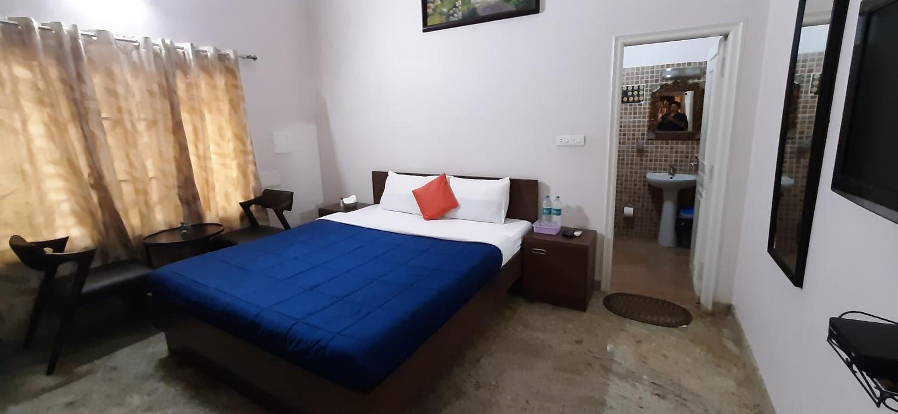 Deluxe Double Room (2 Adults + 1 Child) photo 1