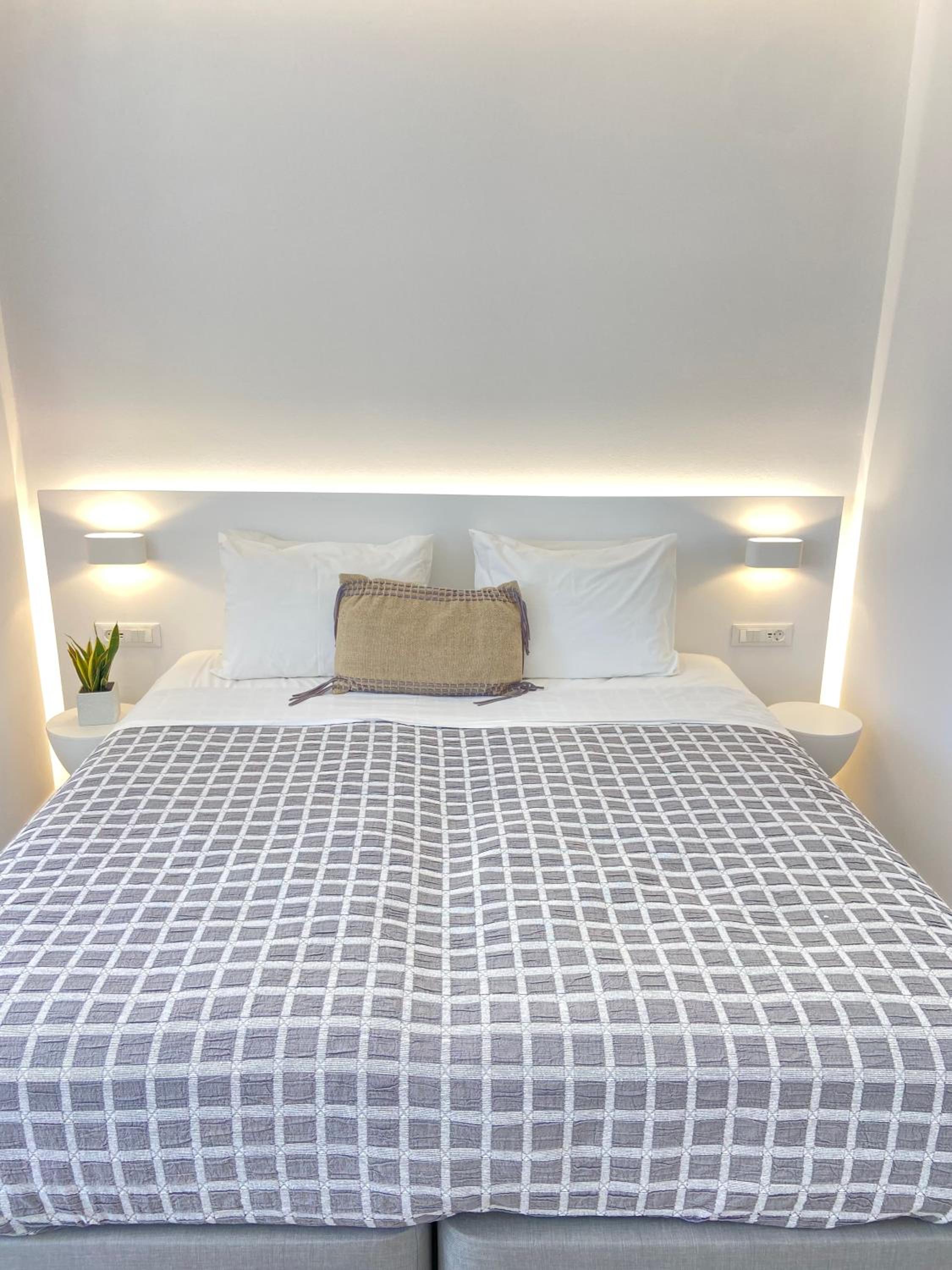 Deluxe Double or Twin Room with Pool Access