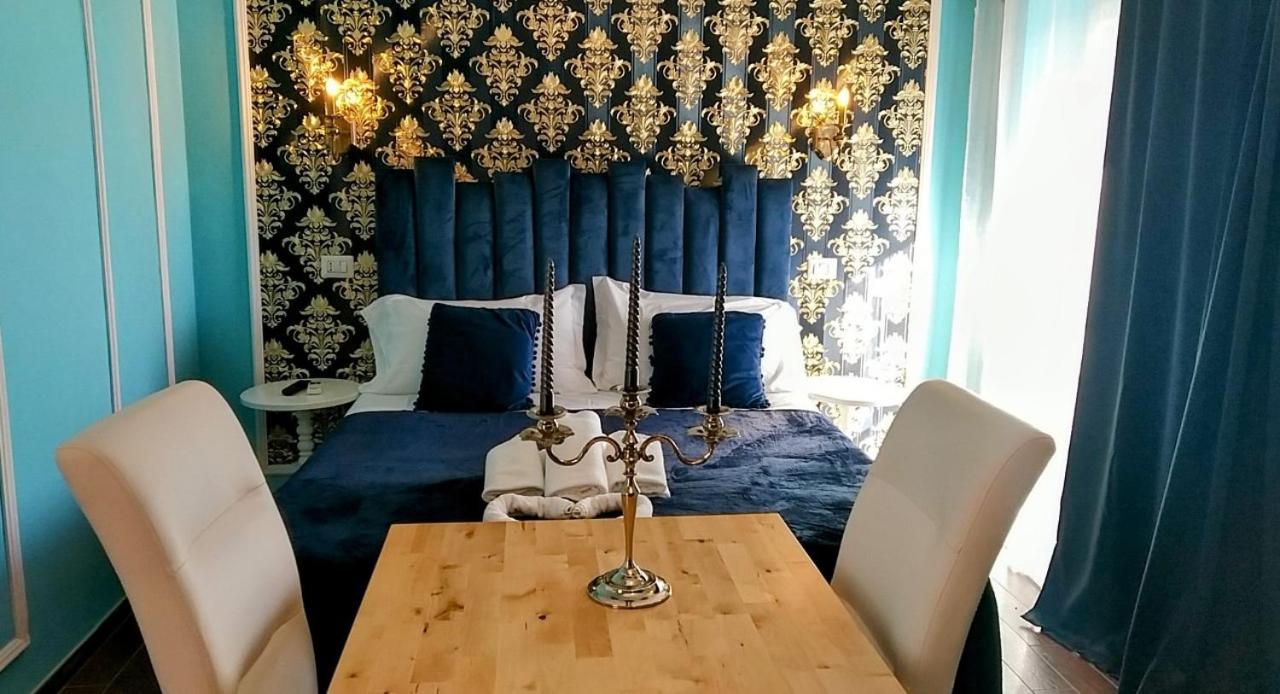 Deluxe Room - Photo 11