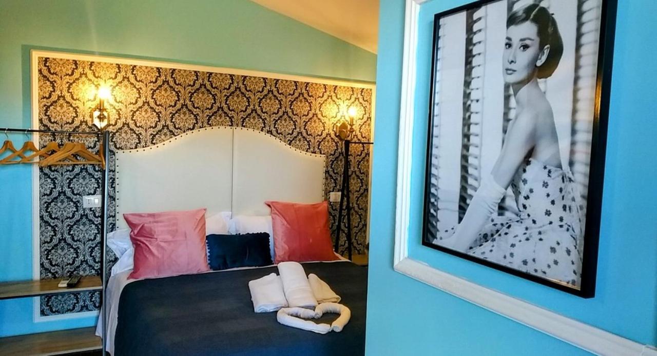 Deluxe Room - Photo 10
