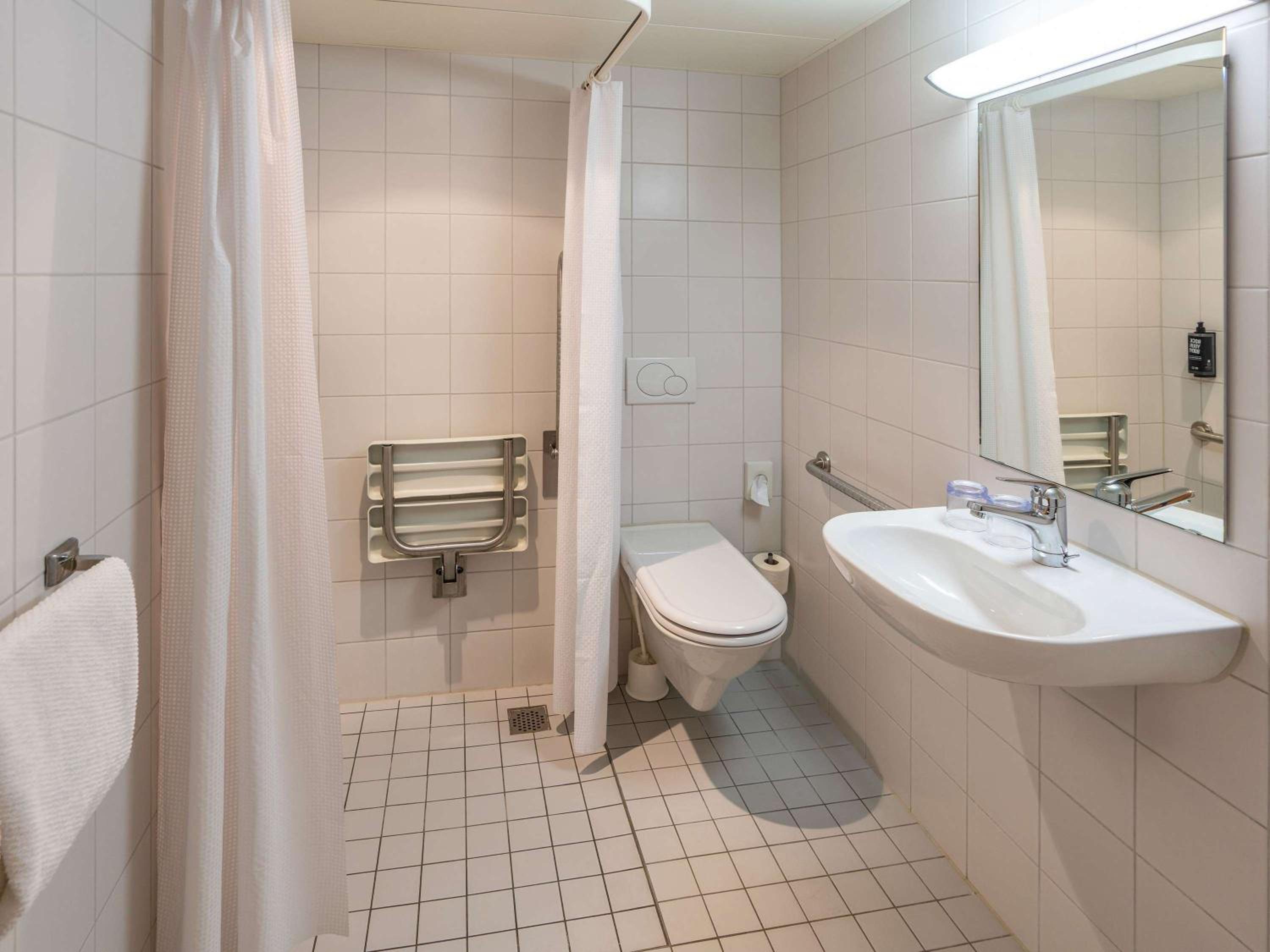 Standard Double Room - Disability Access photo 3