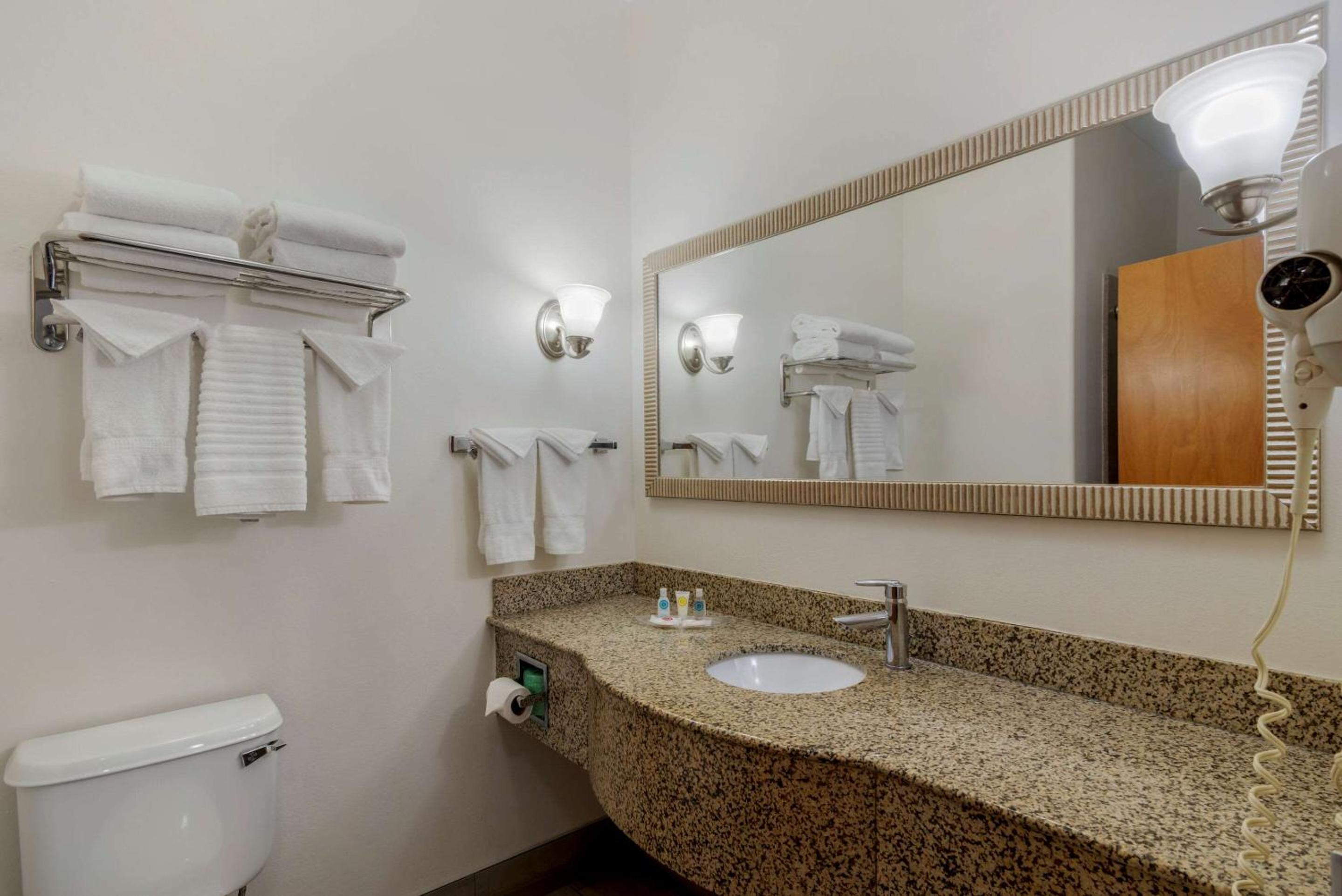 Standard King Suite - Non-Smoking - Photo 2