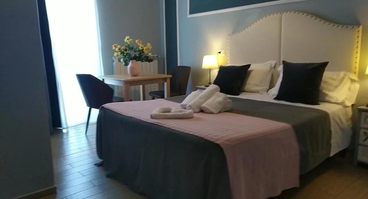Deluxe Room - Photo 12