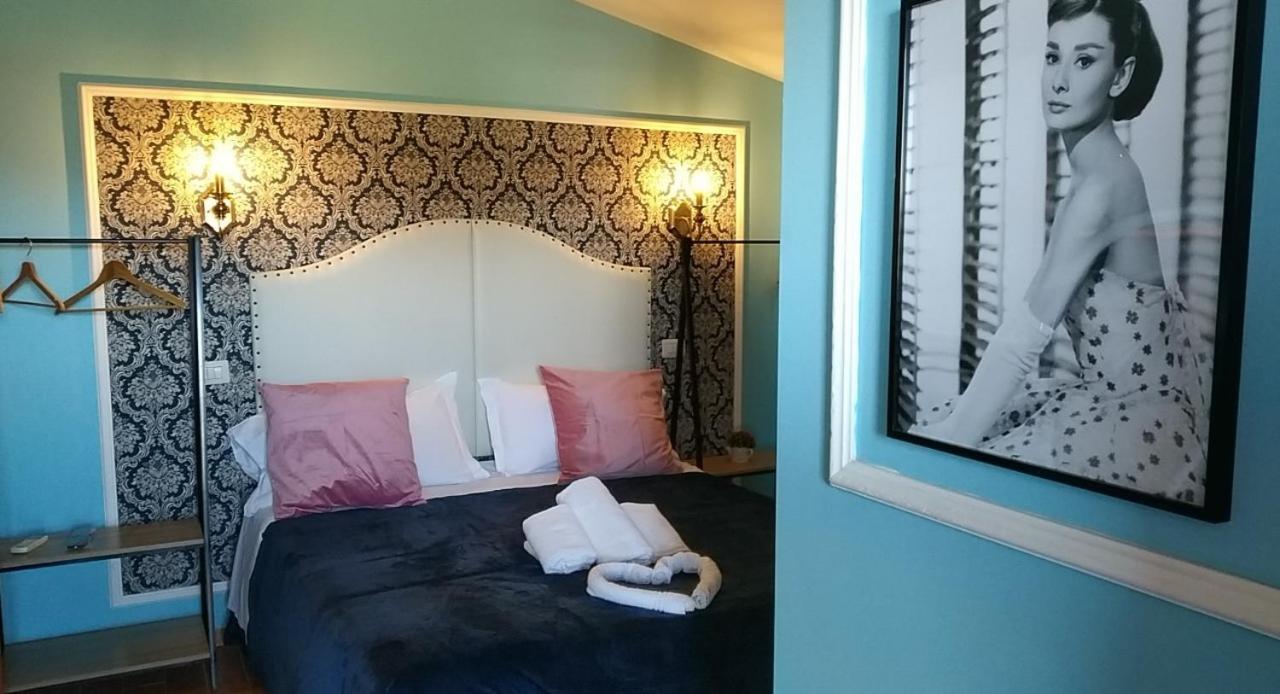 Deluxe Room - Photo 3