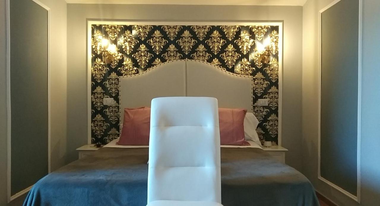 Deluxe Room - Photo 9