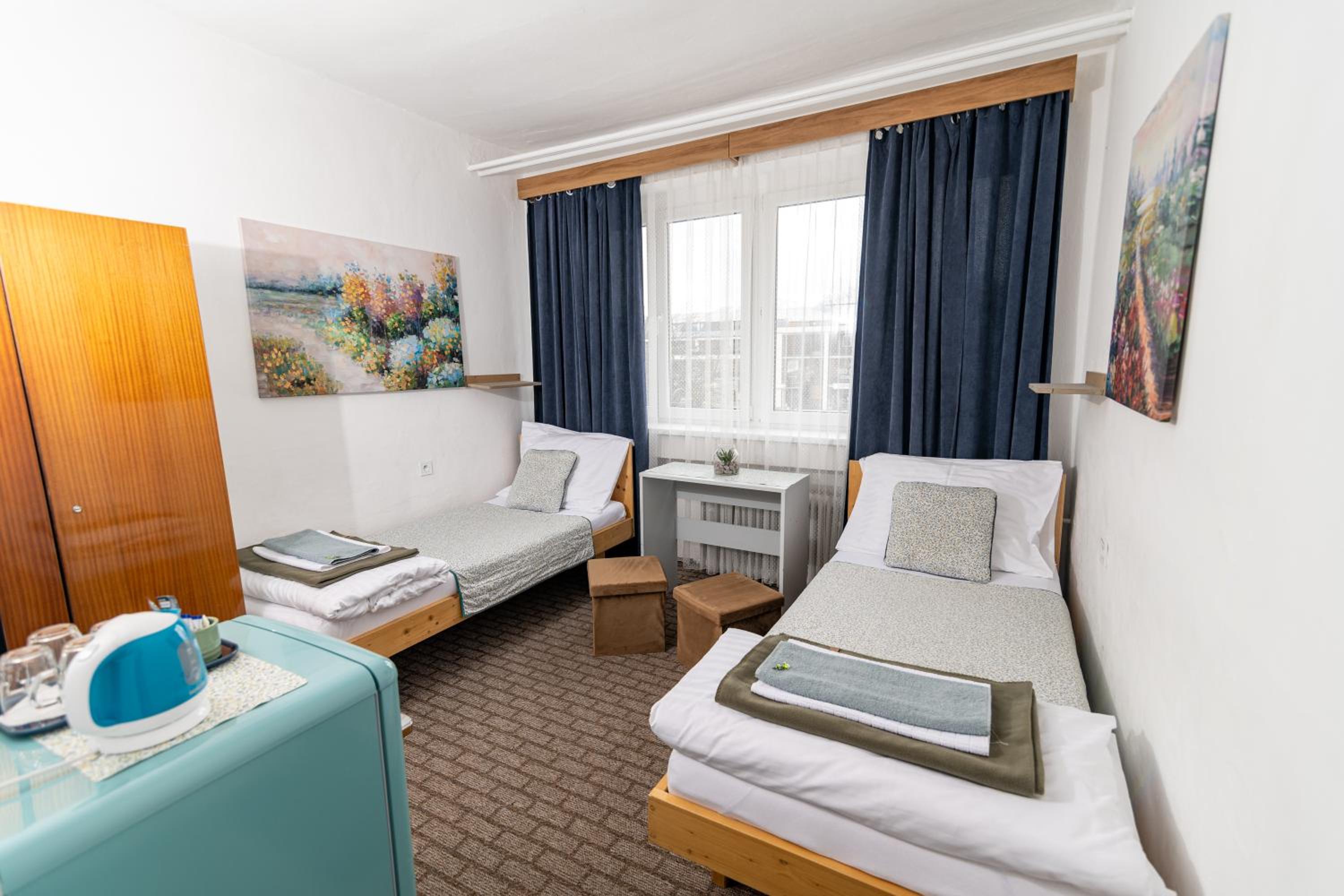 Double Room (1 Adult + 1 Child) - Photo 1