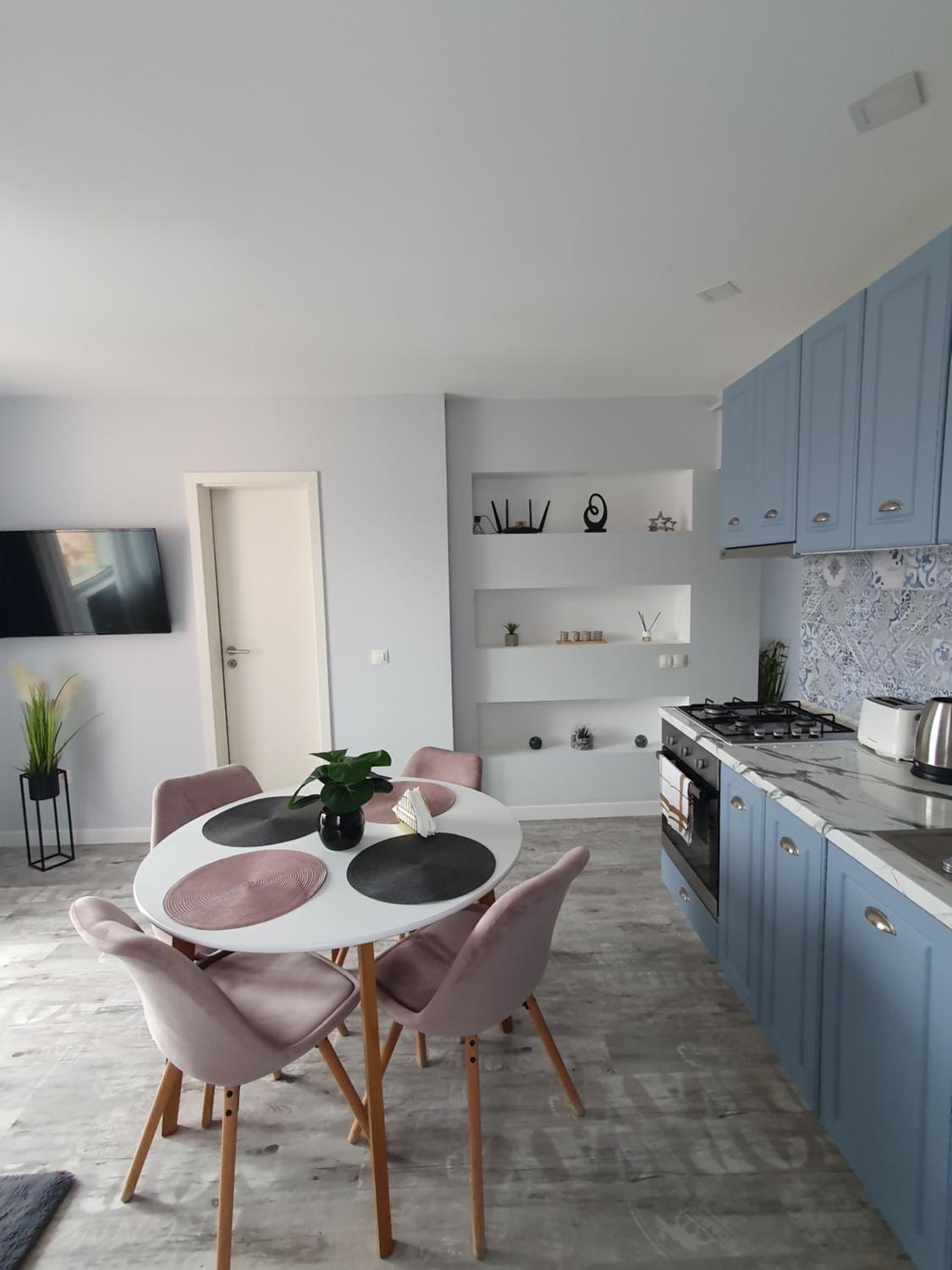 Two-Bedroom Apartment - Photo 21