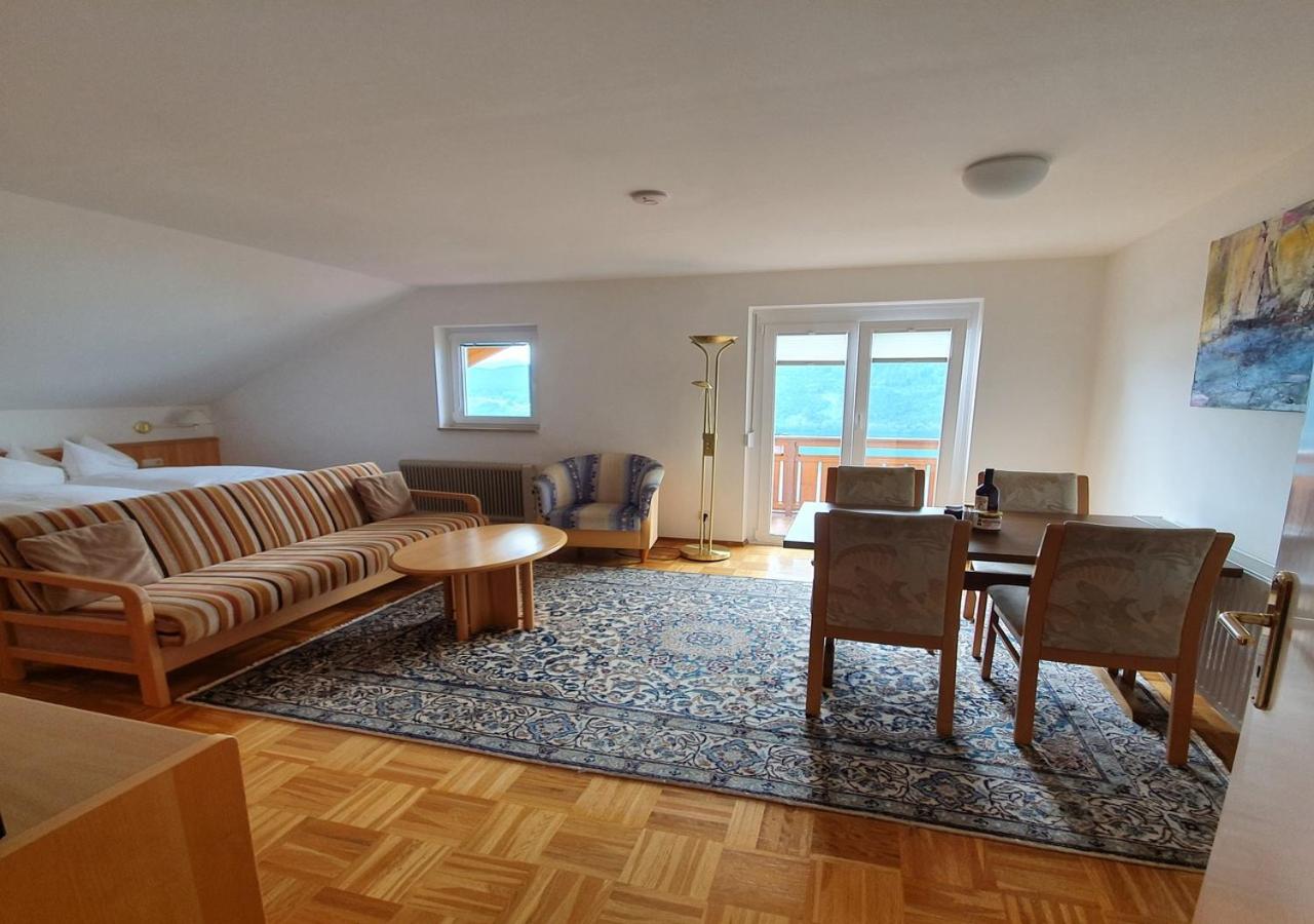 Apartment with Lake View photo 3
