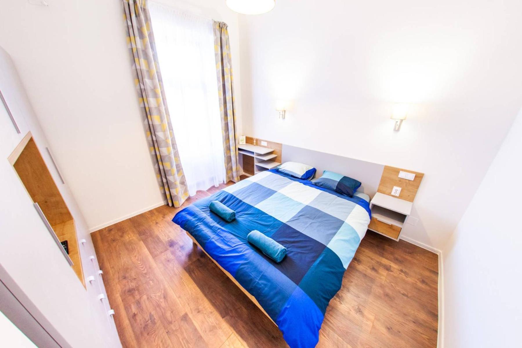 One-Bedroom Apartment - Photo 32
