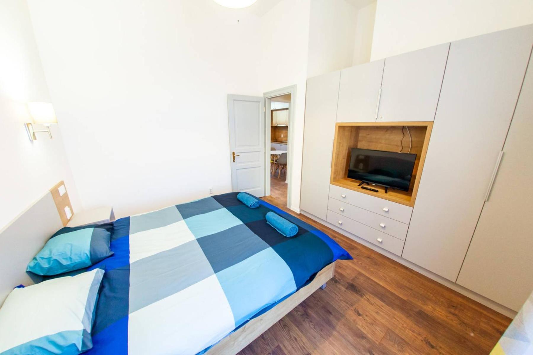 One-Bedroom Apartment - Photo 33