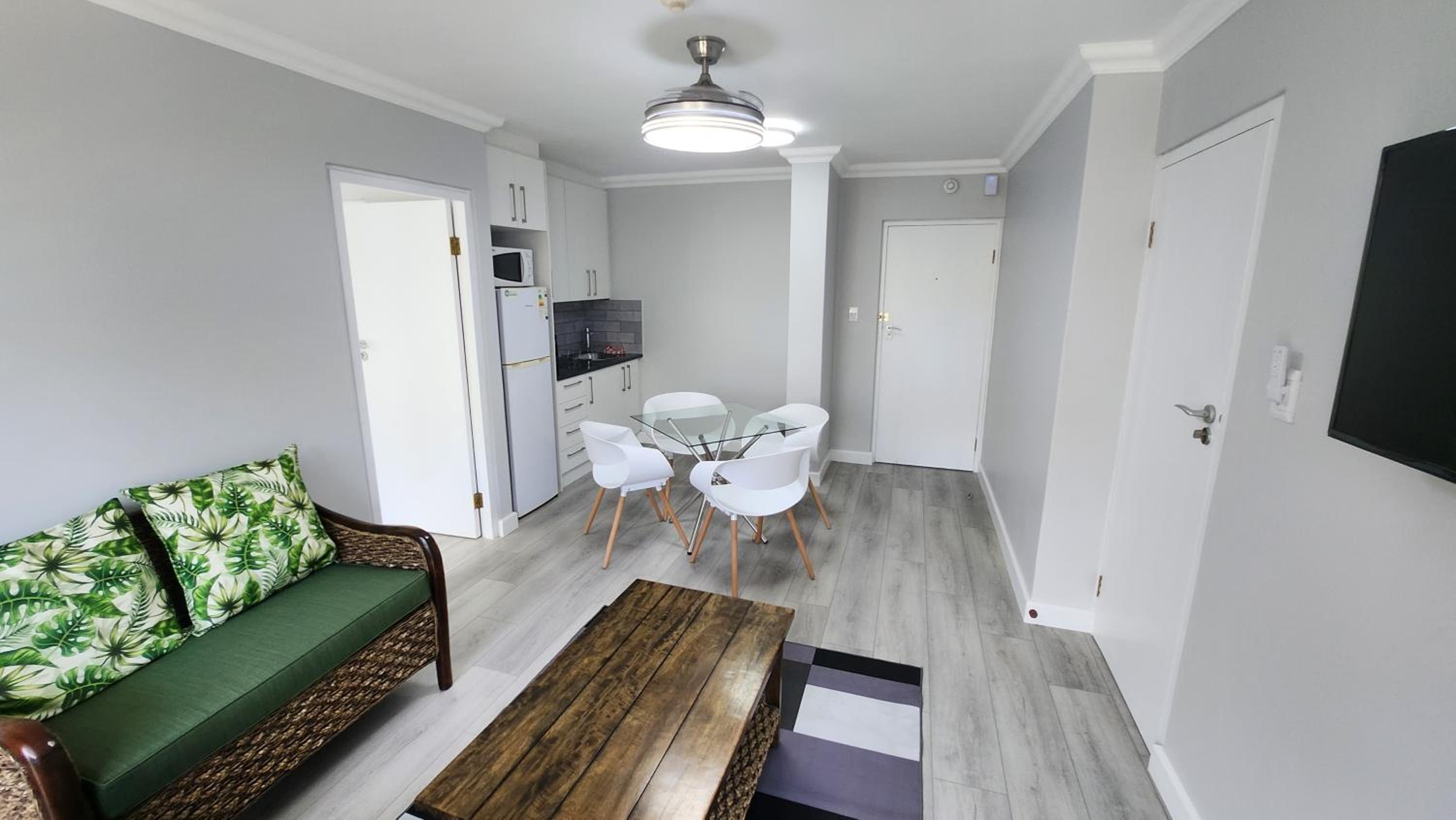 One Bedroom Mountain Facing Suite photo 3