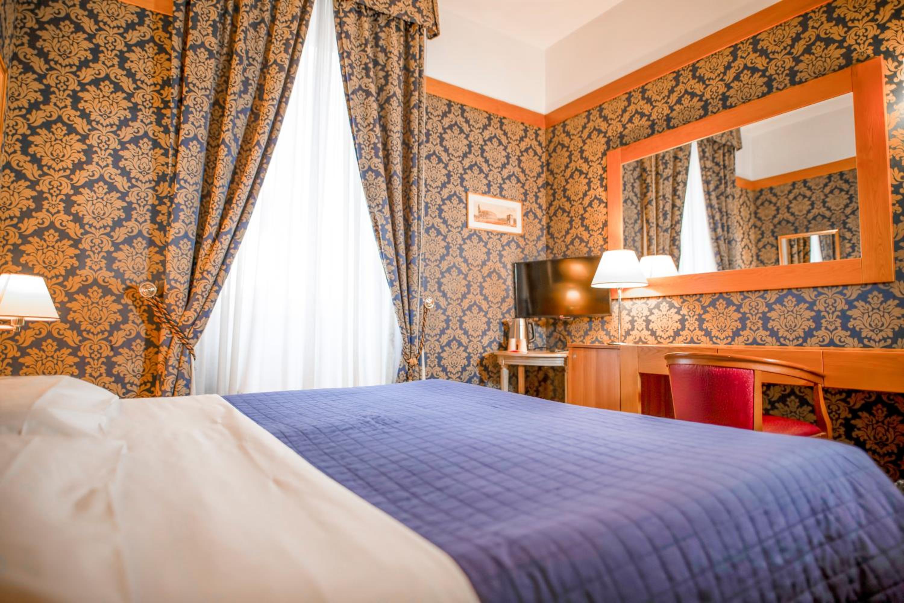 Superior Double Room thumbnail 5