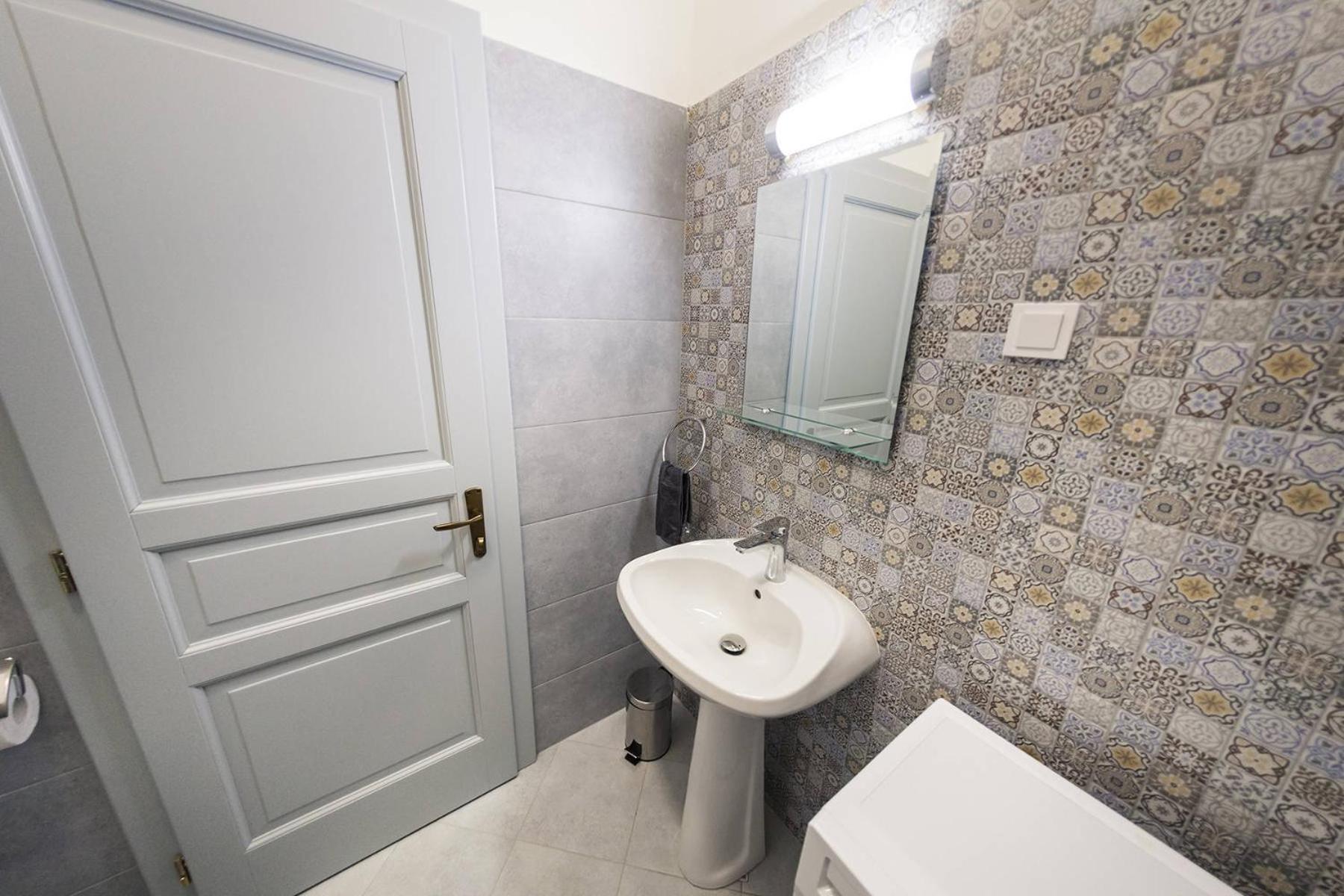 One-Bedroom Apartment - Photo 61