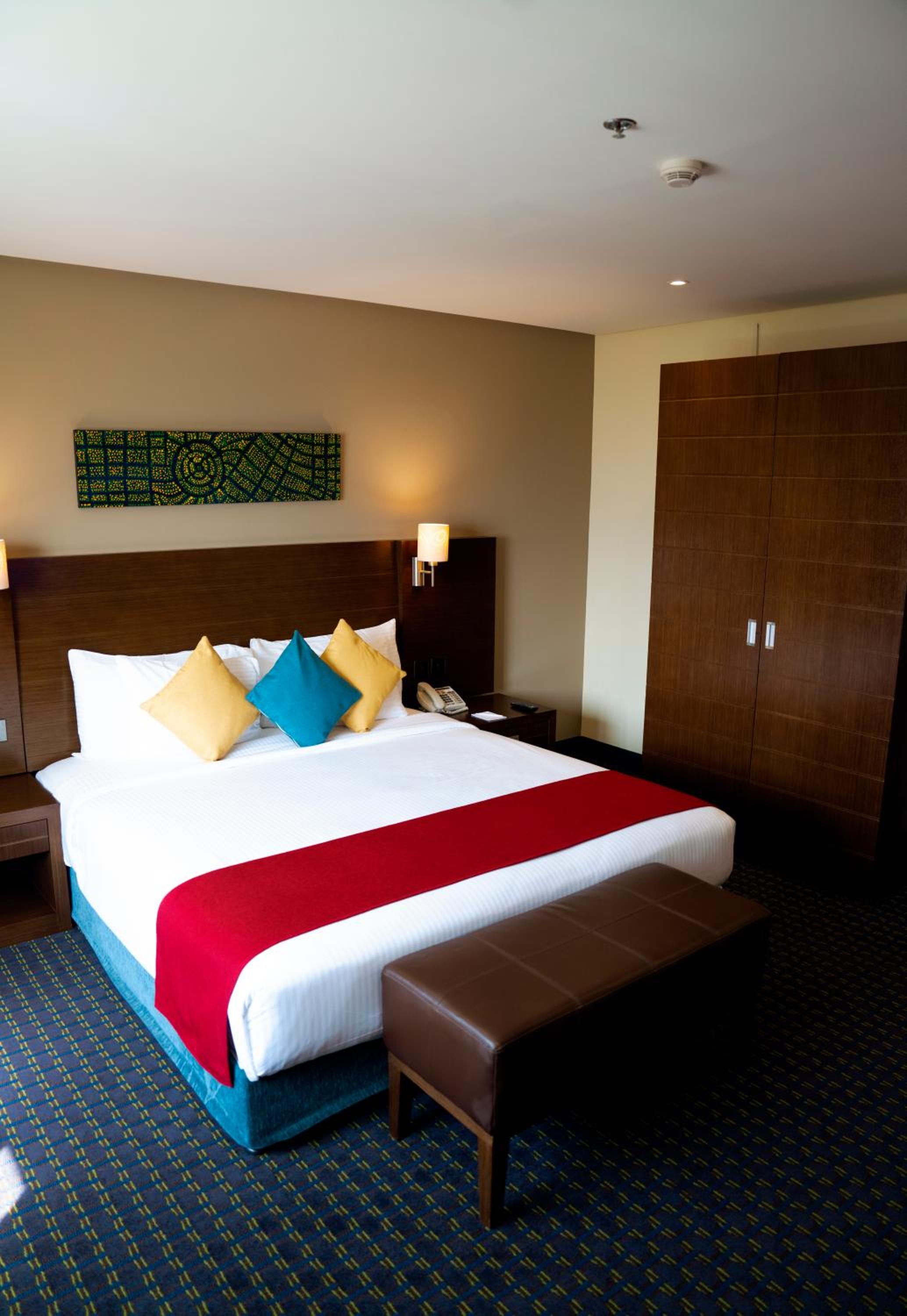 King Suite with Mountain View photo 3