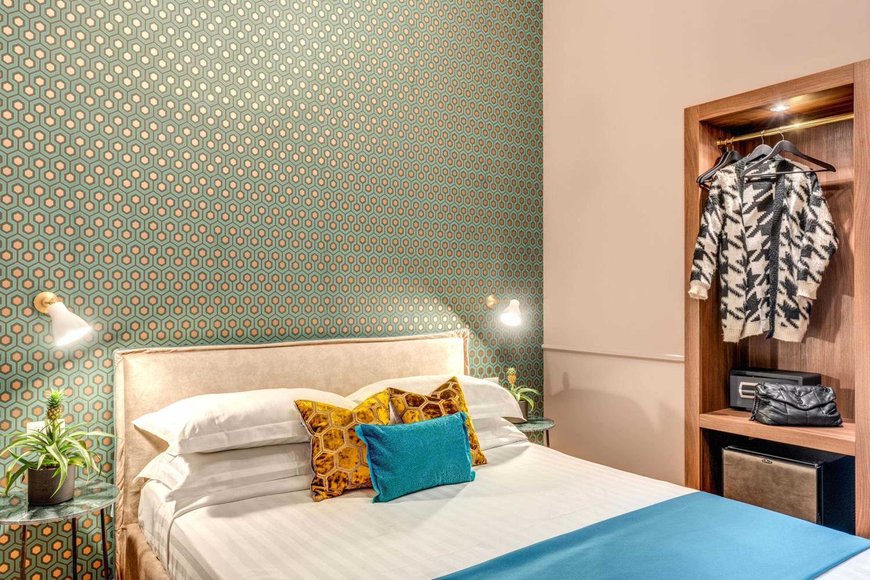 Deluxe Double Room with Balcony photo 2