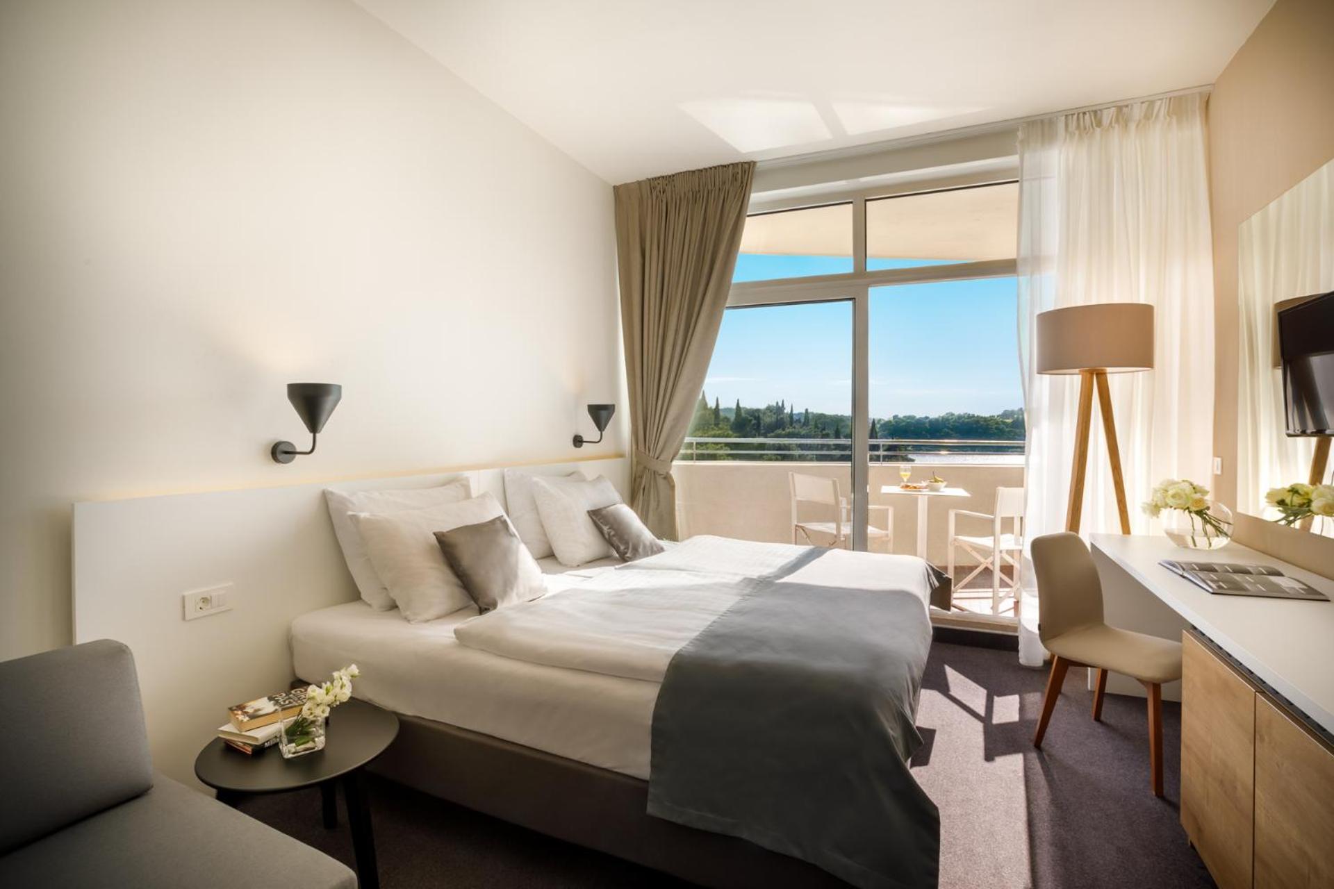 Relax in this stylish, sunlit hotel room!