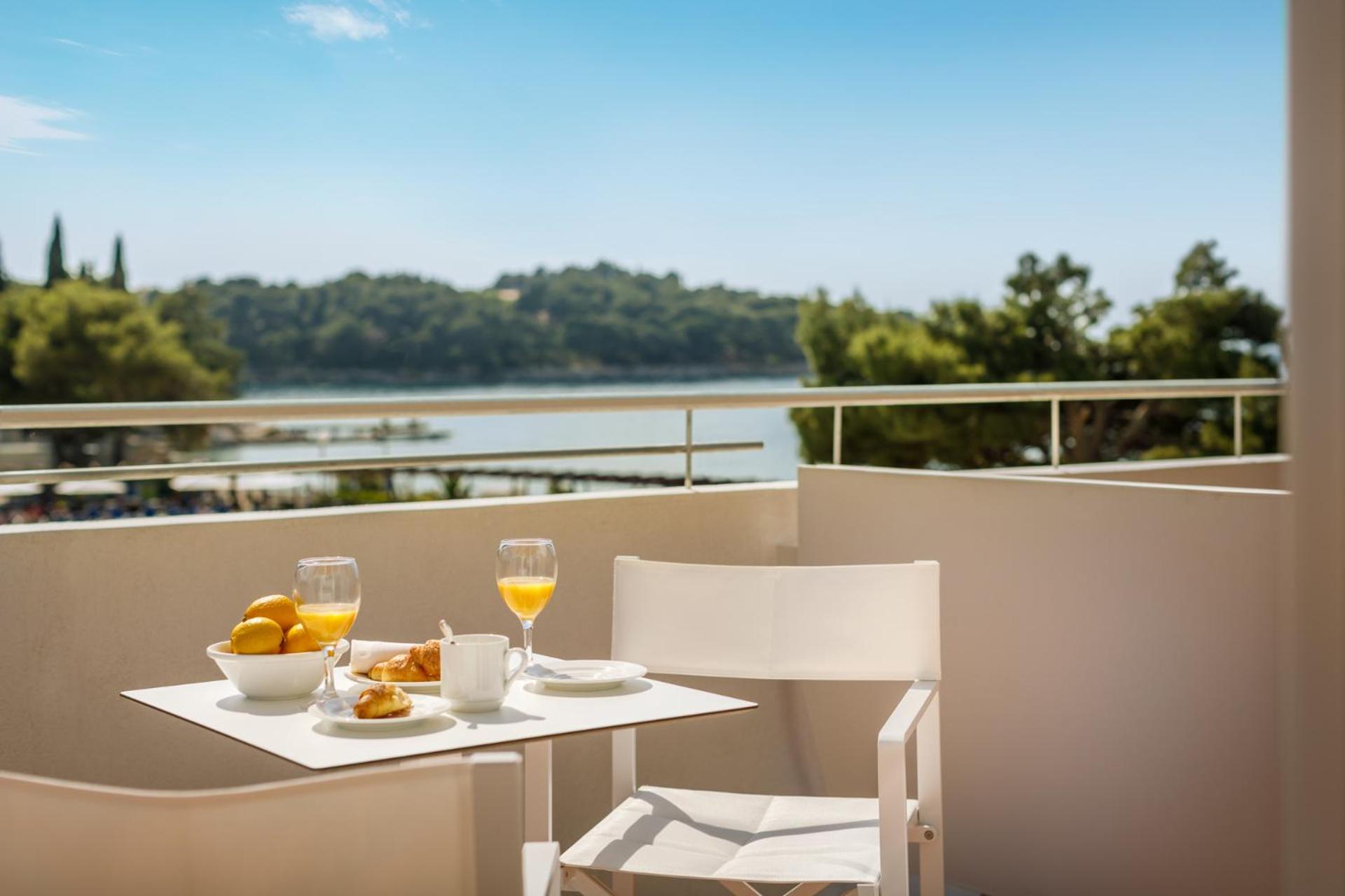 Enjoy breakfast with a stunning view!