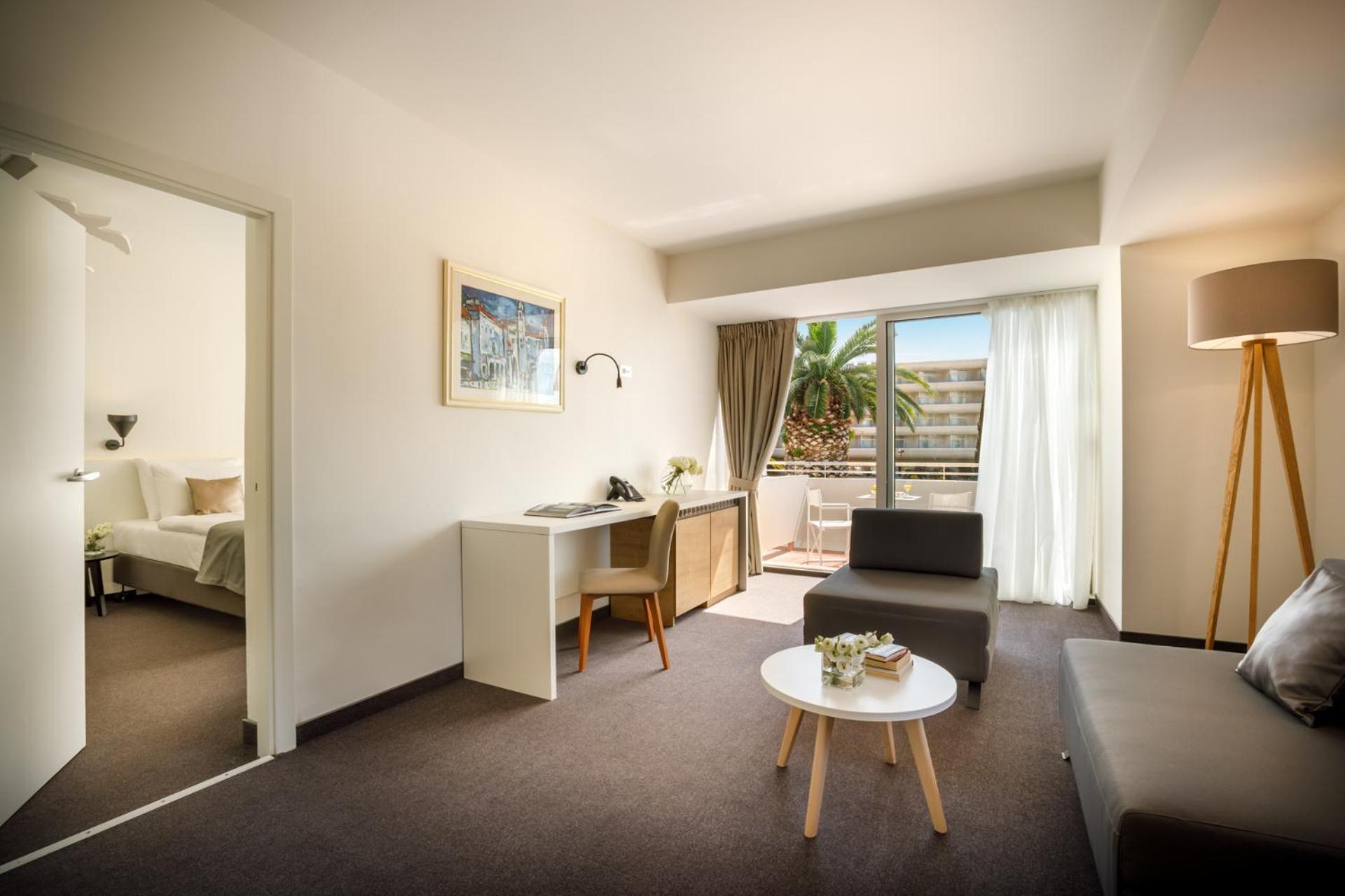 Relax in stylish comfort with stunning views!