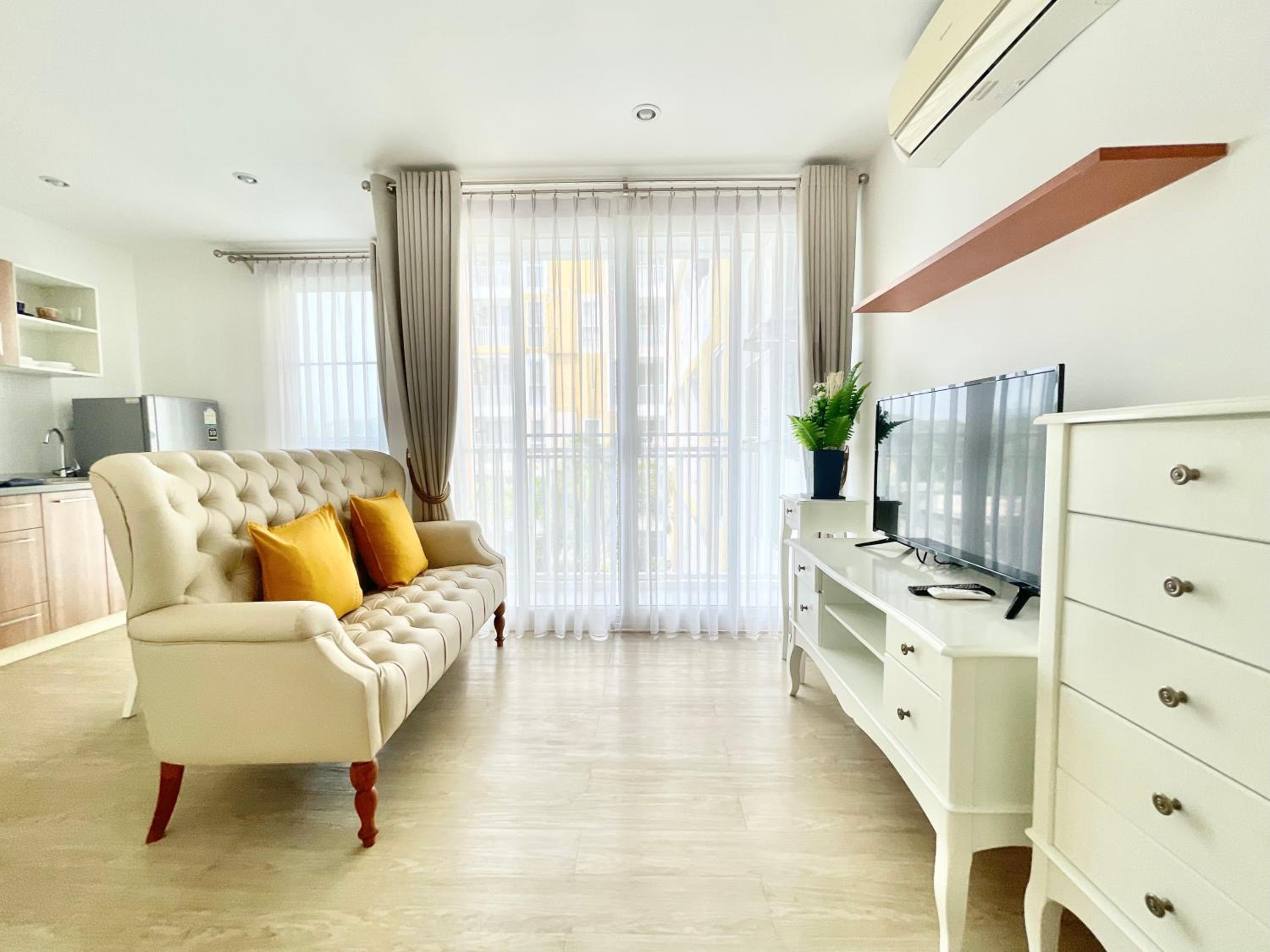 Junior Suite with Pool View photo 3