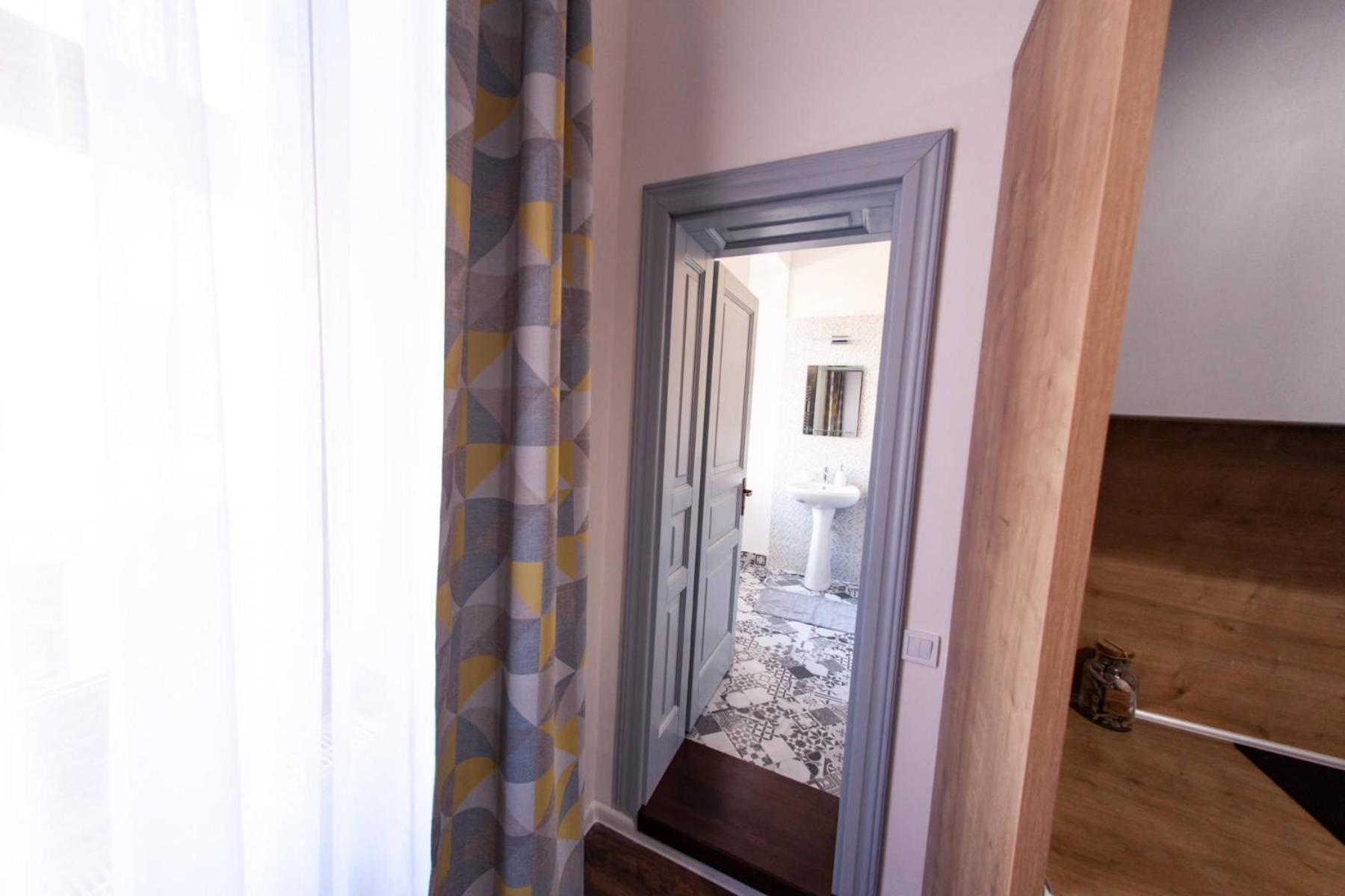 One-Bedroom Apartment - Photo 112