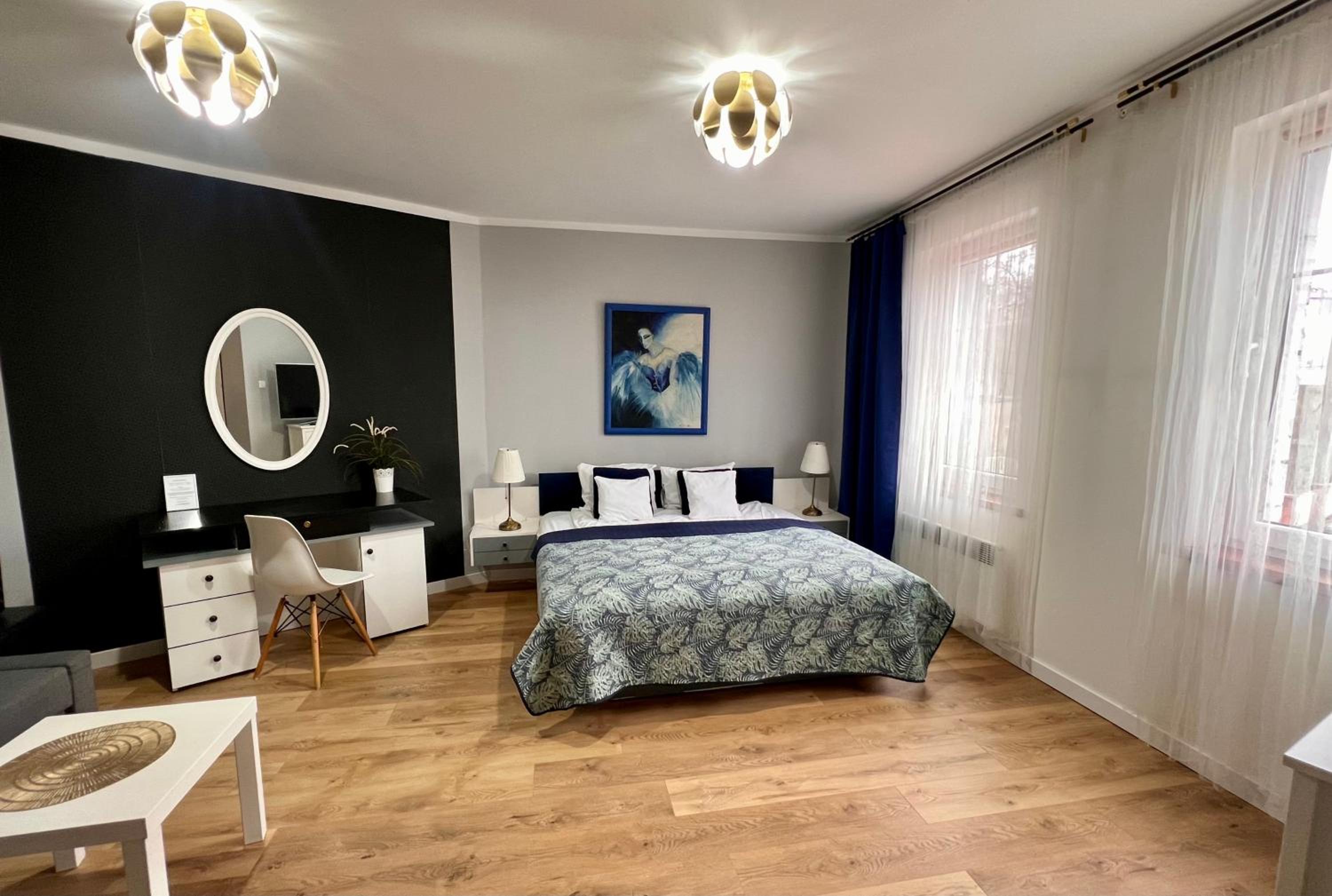 One-Bedroom Apartment - Photo 1