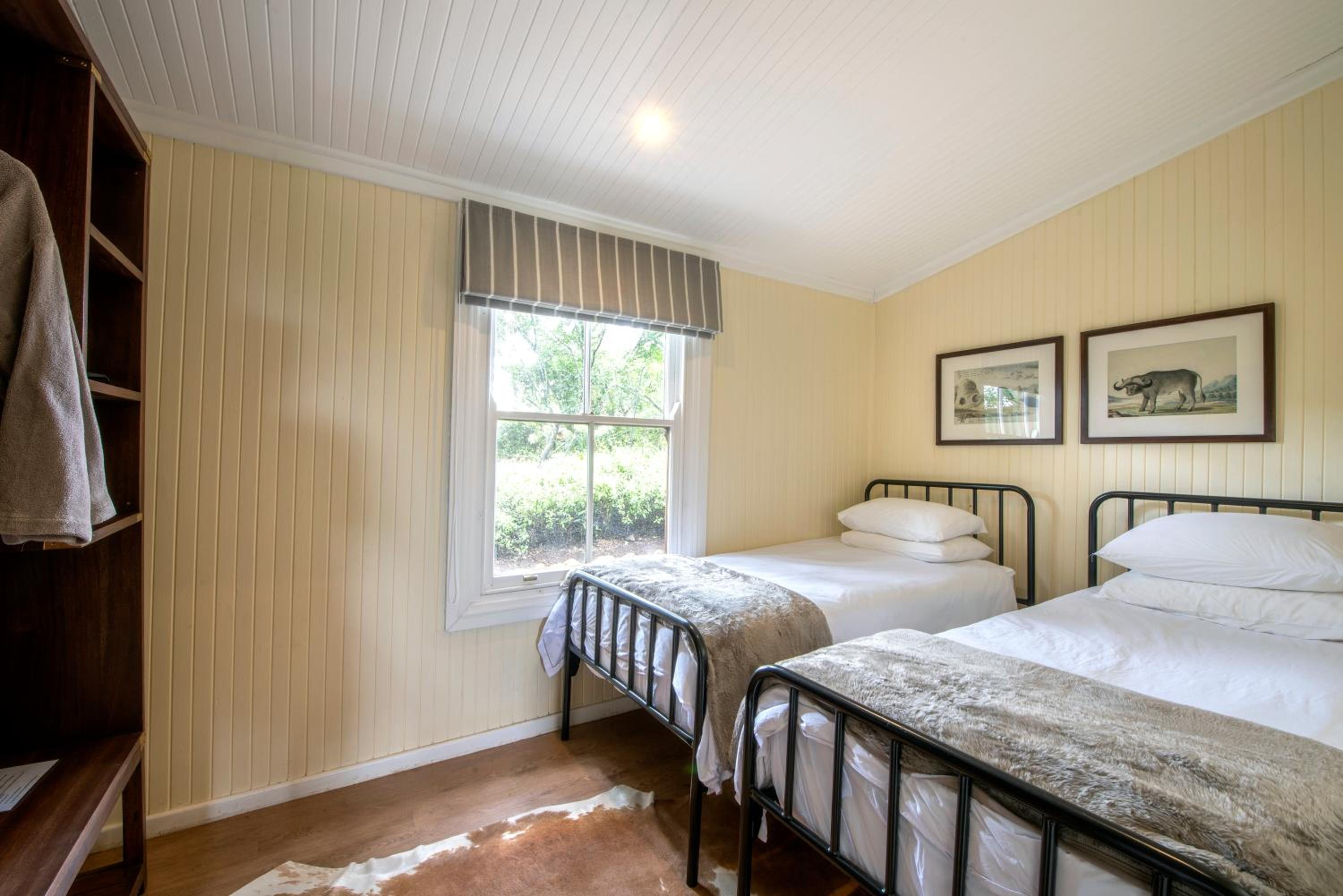 Suite with Pool View - Photo 6