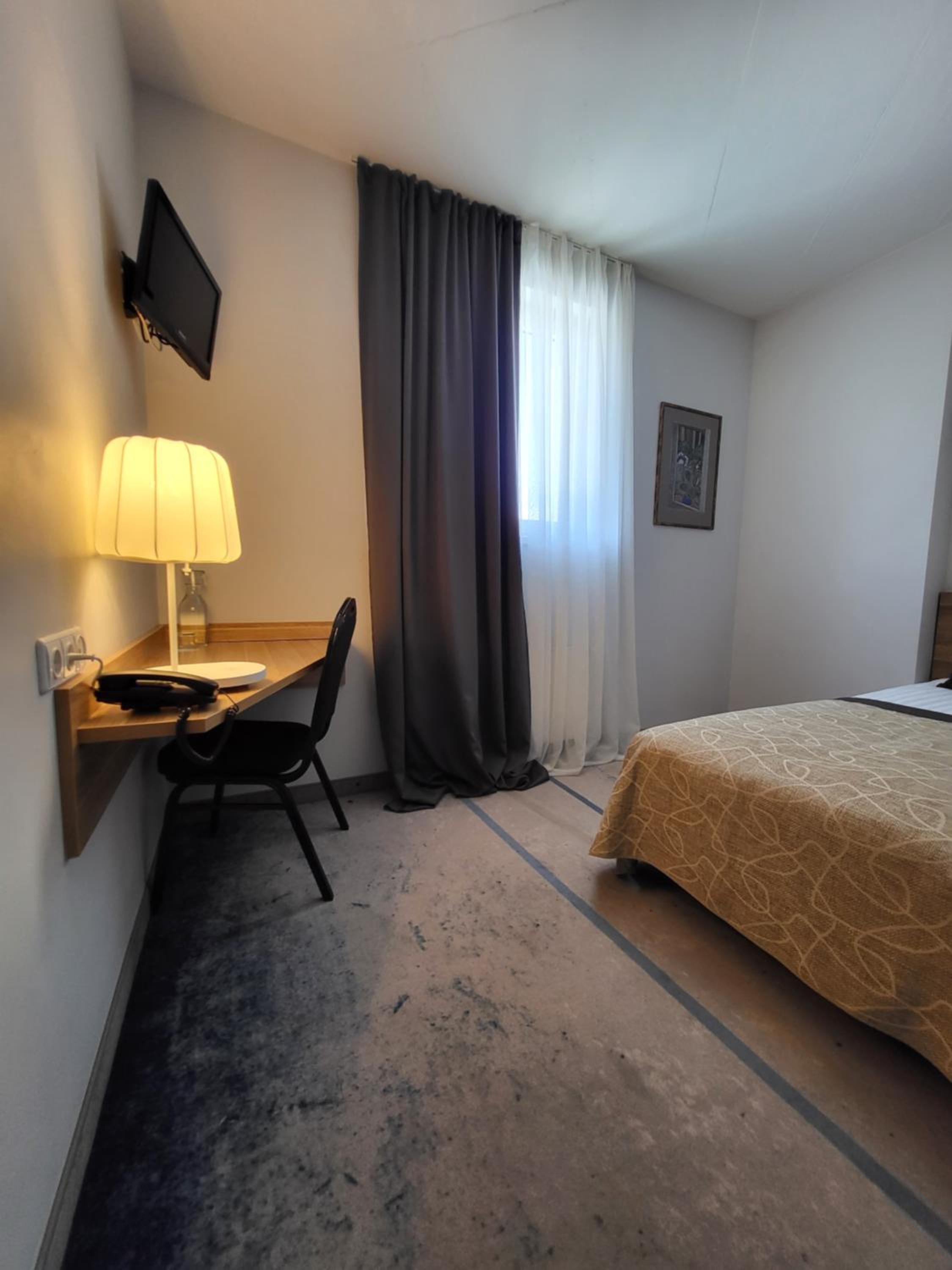 Twin Room - Photo 12