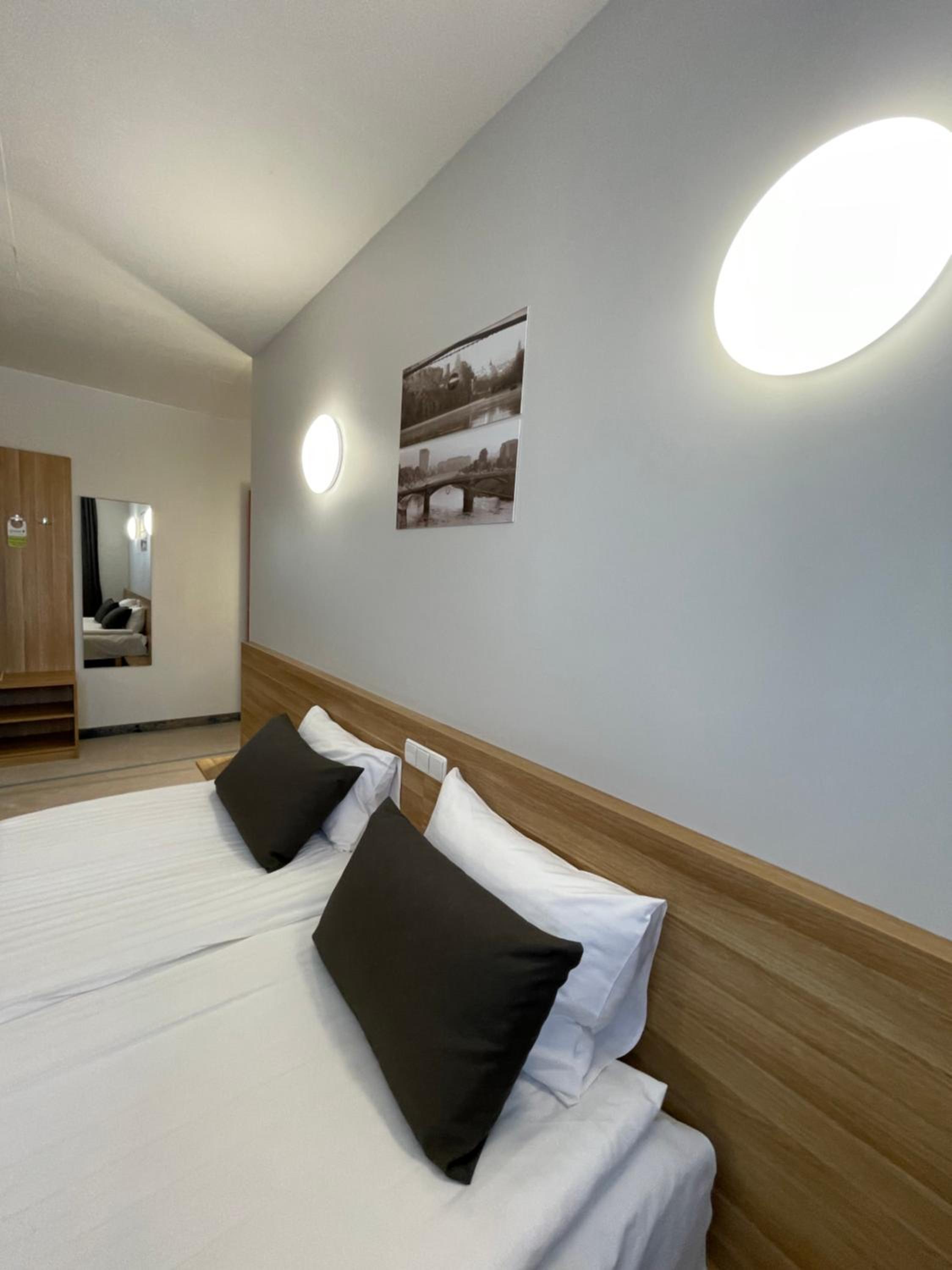 Double Room - Photo 11
