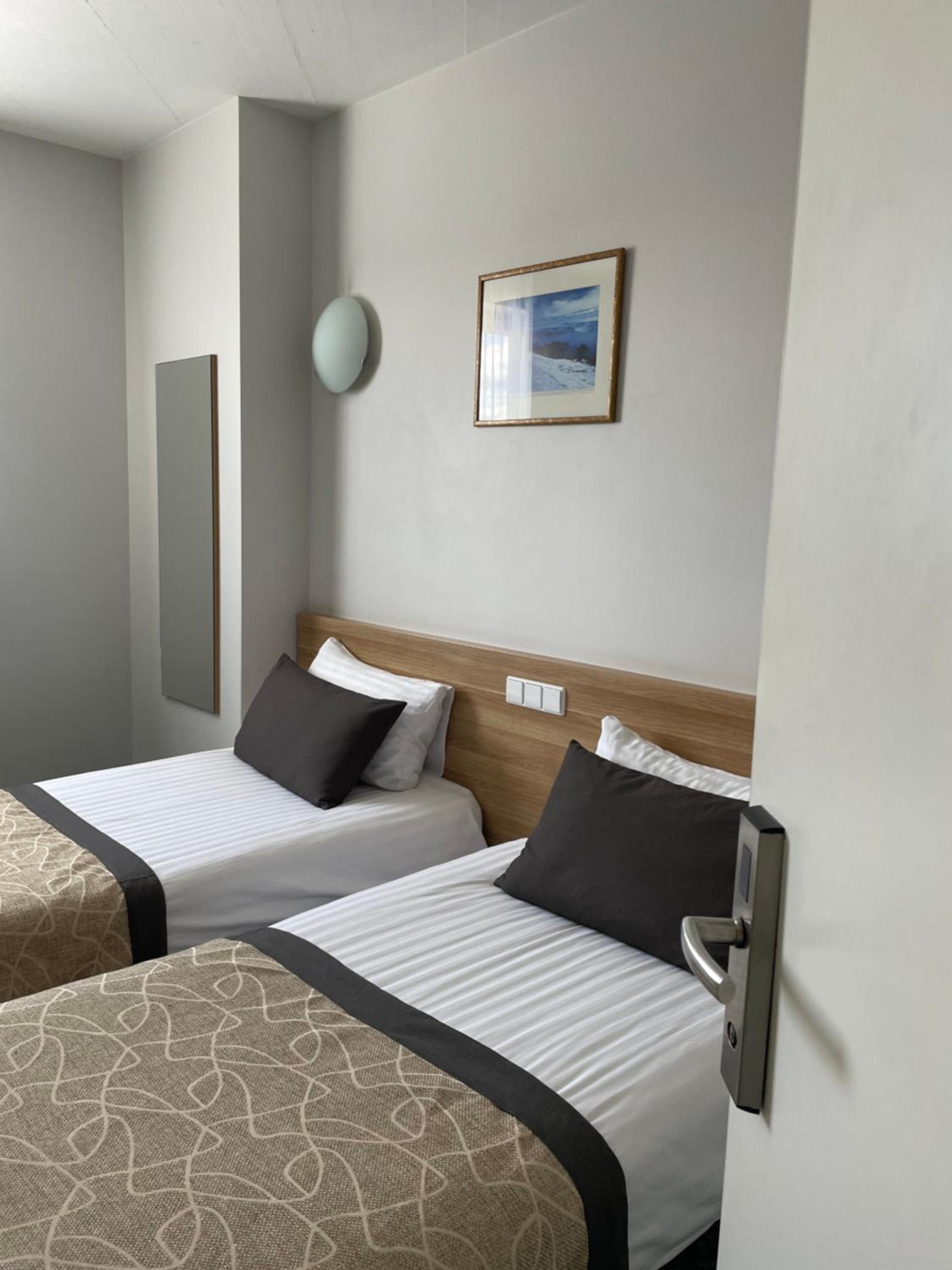 Twin Room - Photo 8