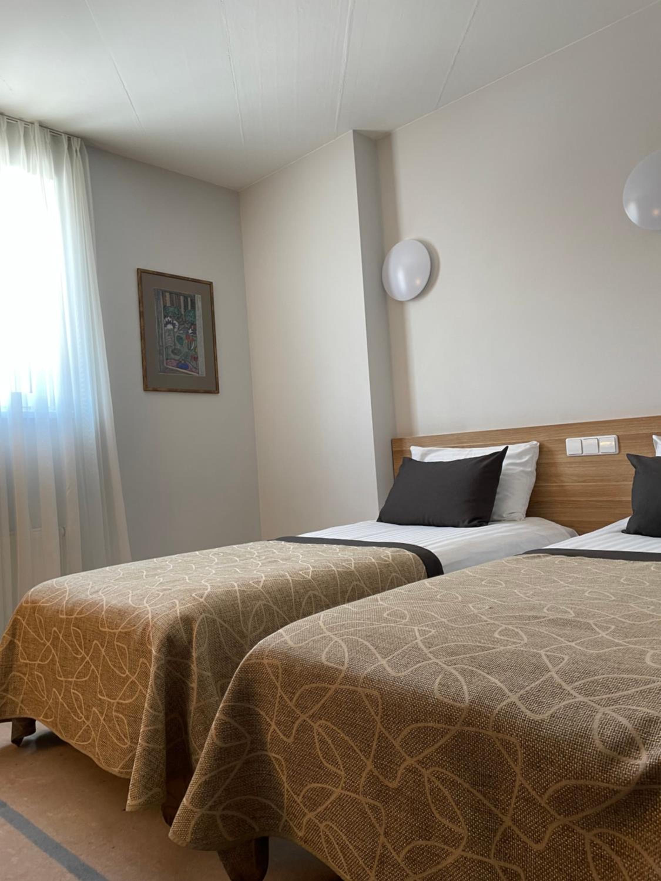 Twin Room - Photo 11