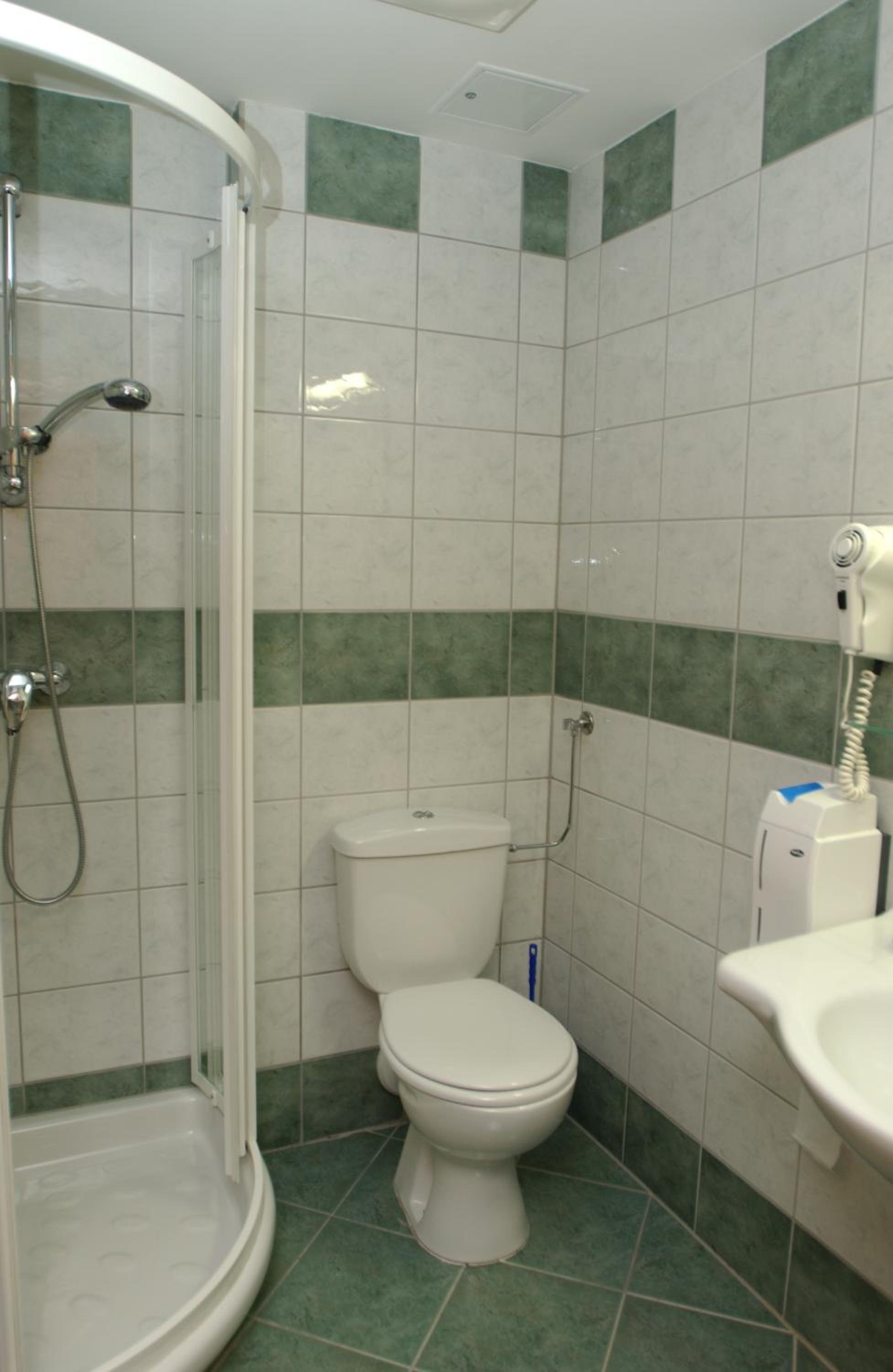 Double or Twin Room - Photo 15