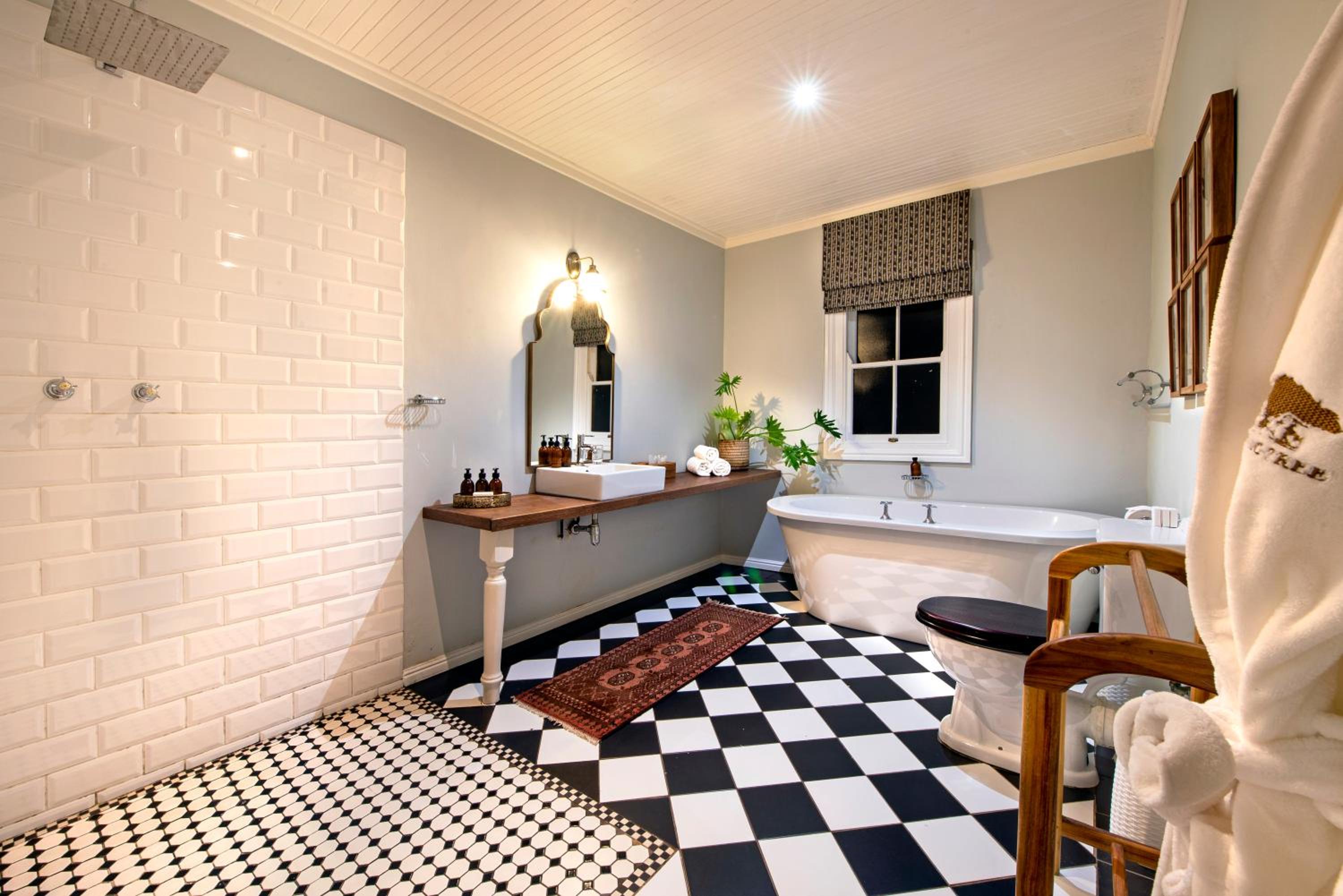 King Suite - Photo 2