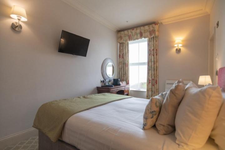 Double Room with Partial Sea View photo 3
