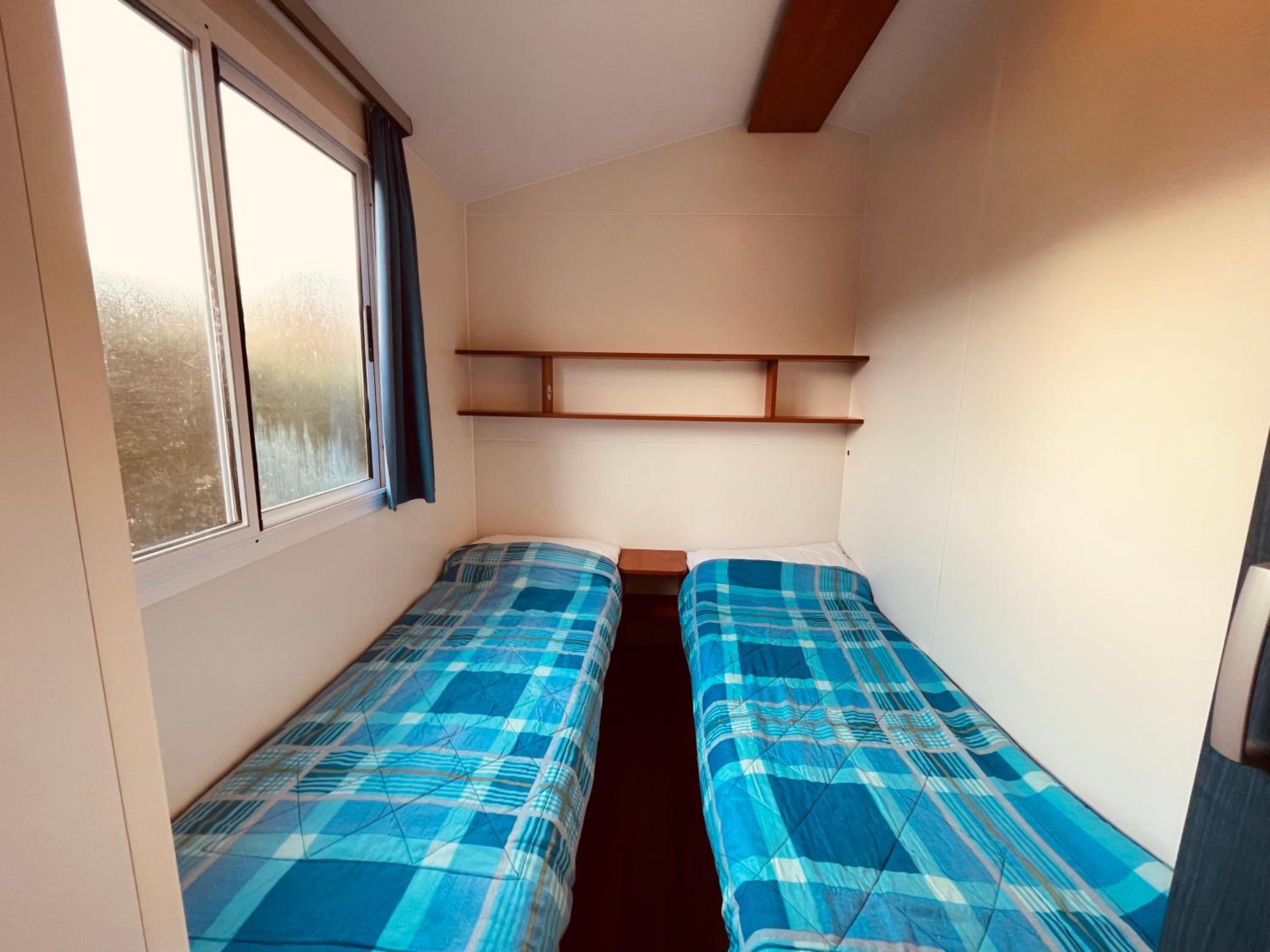 Mobile Home - Photo 3