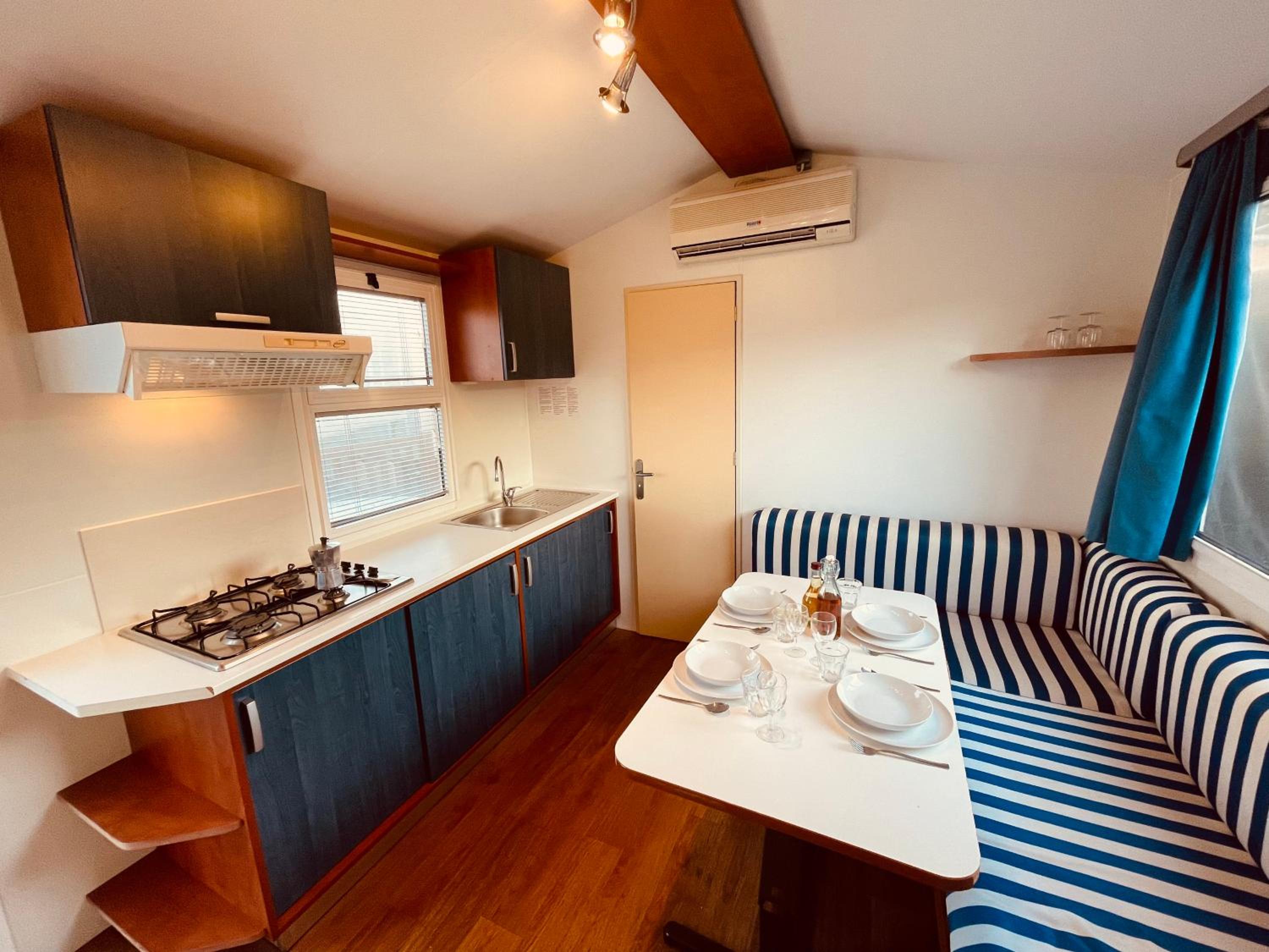 Mobile Home - Photo 7