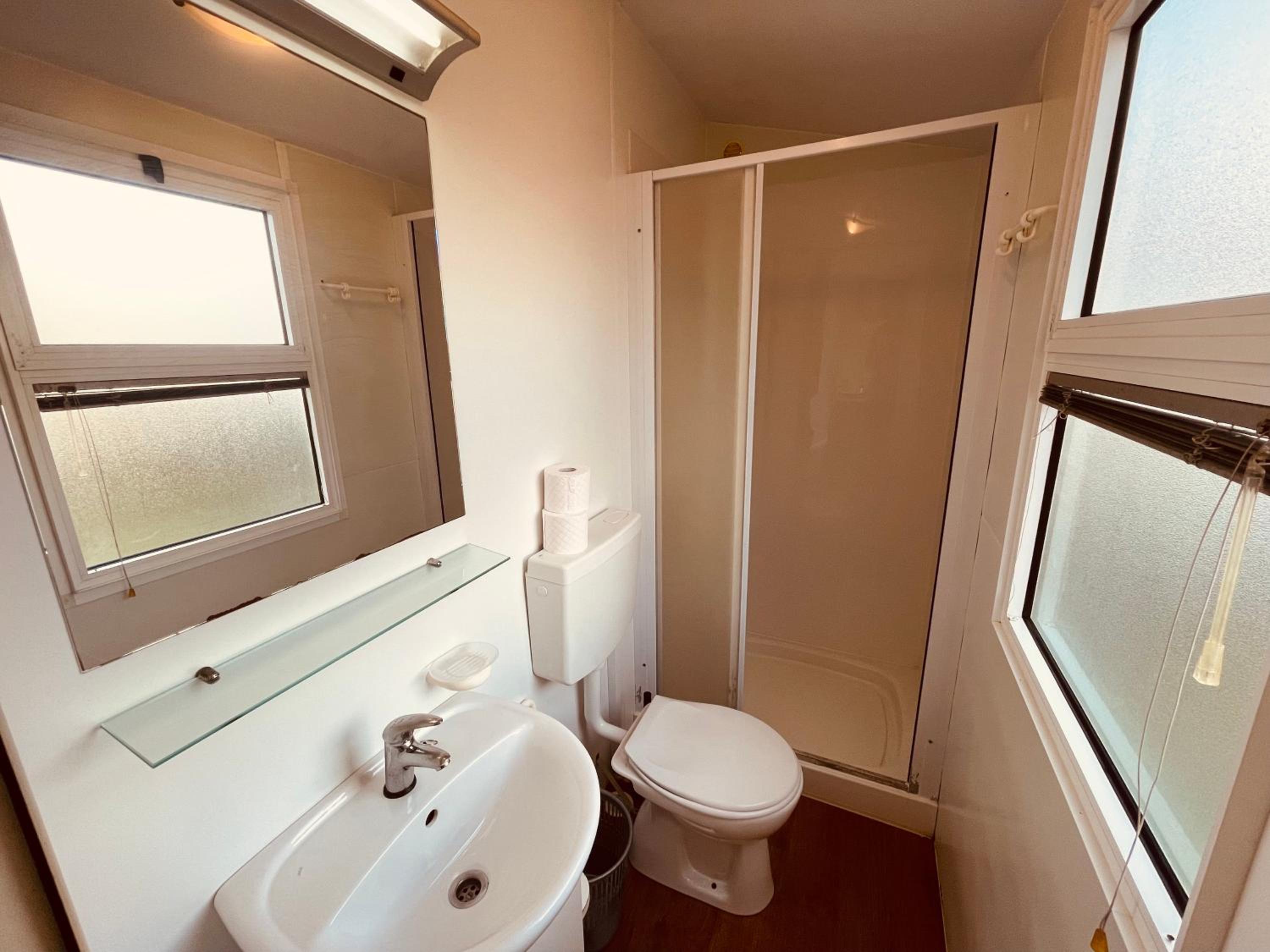 Mobile Home - Photo 5