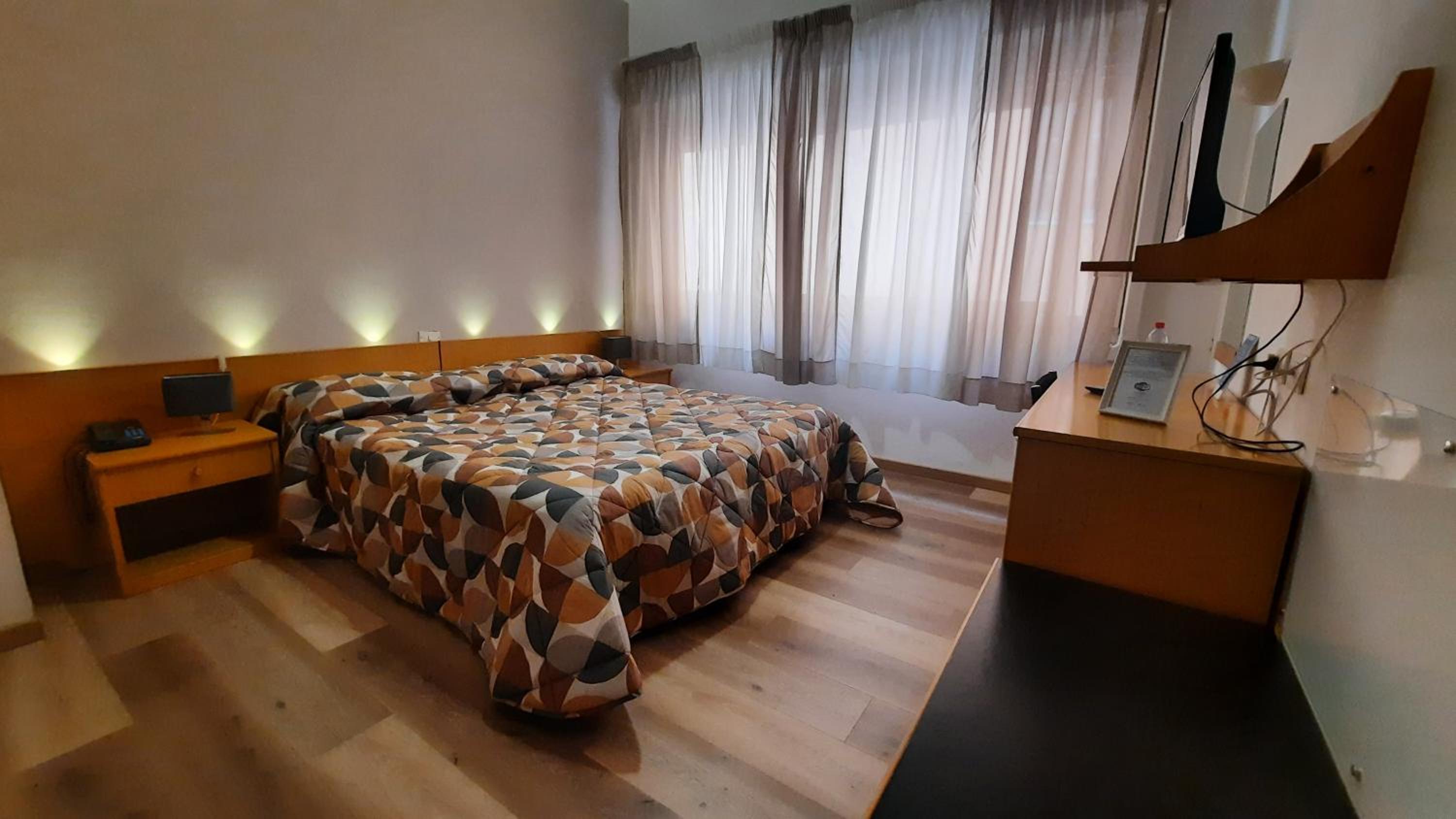 Double or Twin Room - Photo 6