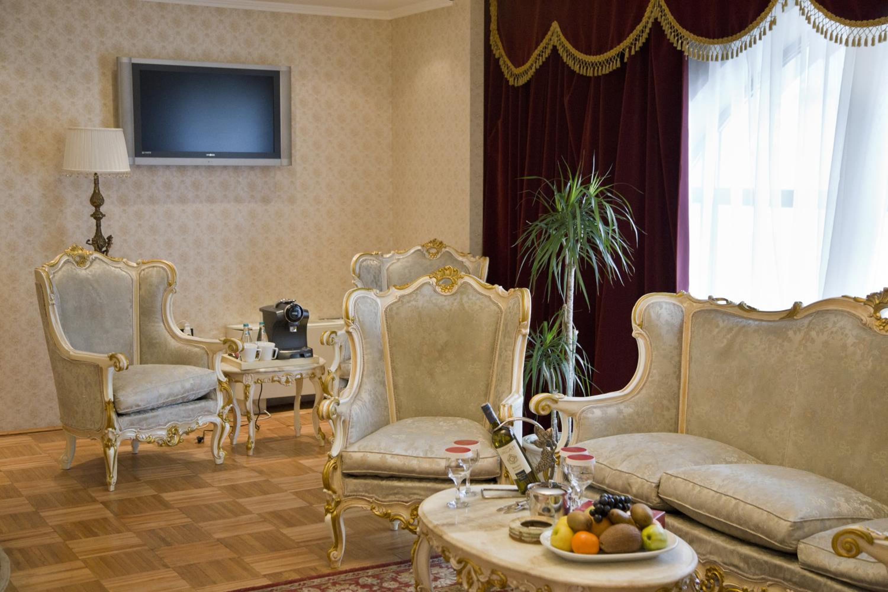 Royal Apartment - Photo 8