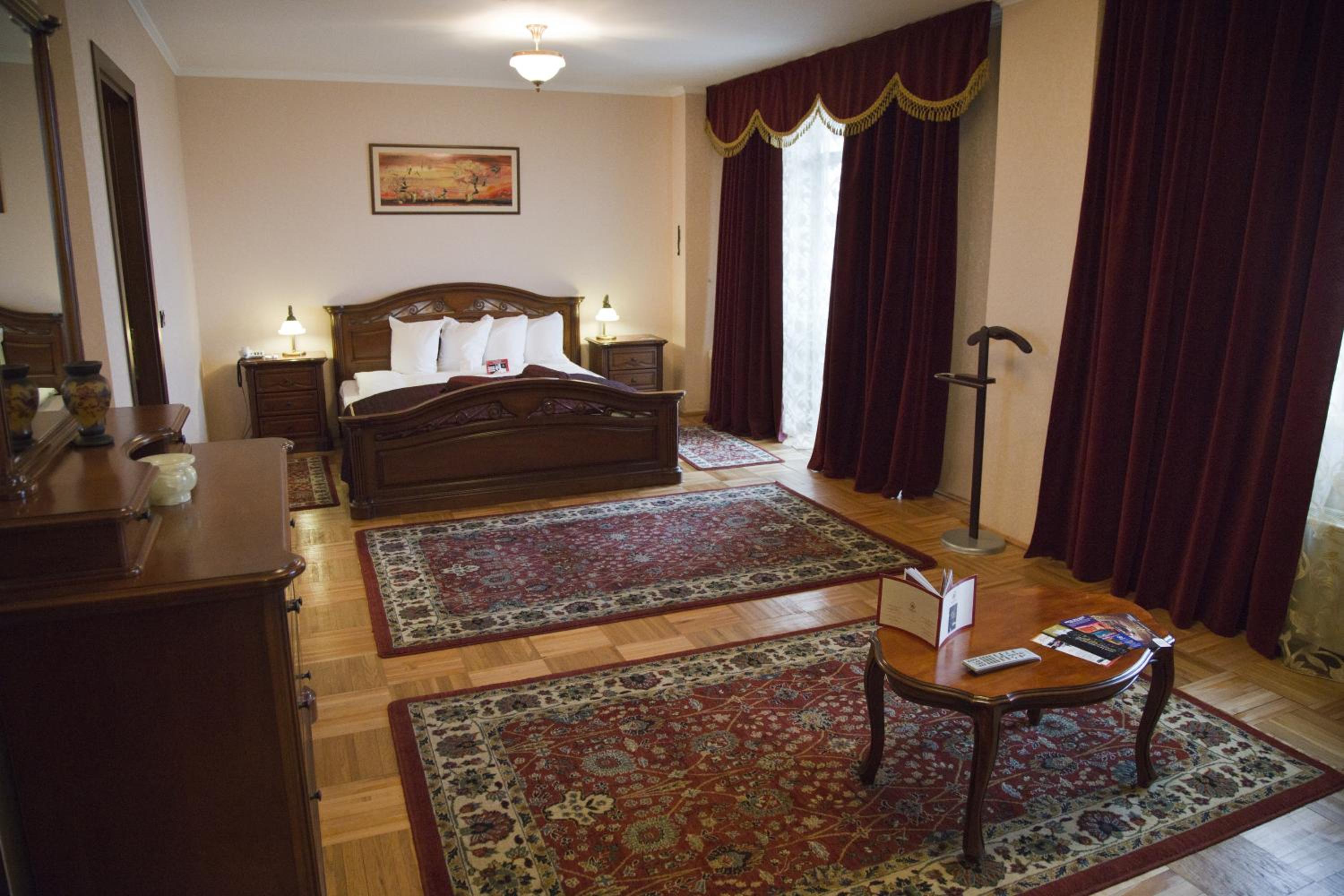Royal Apartment - Photo 1