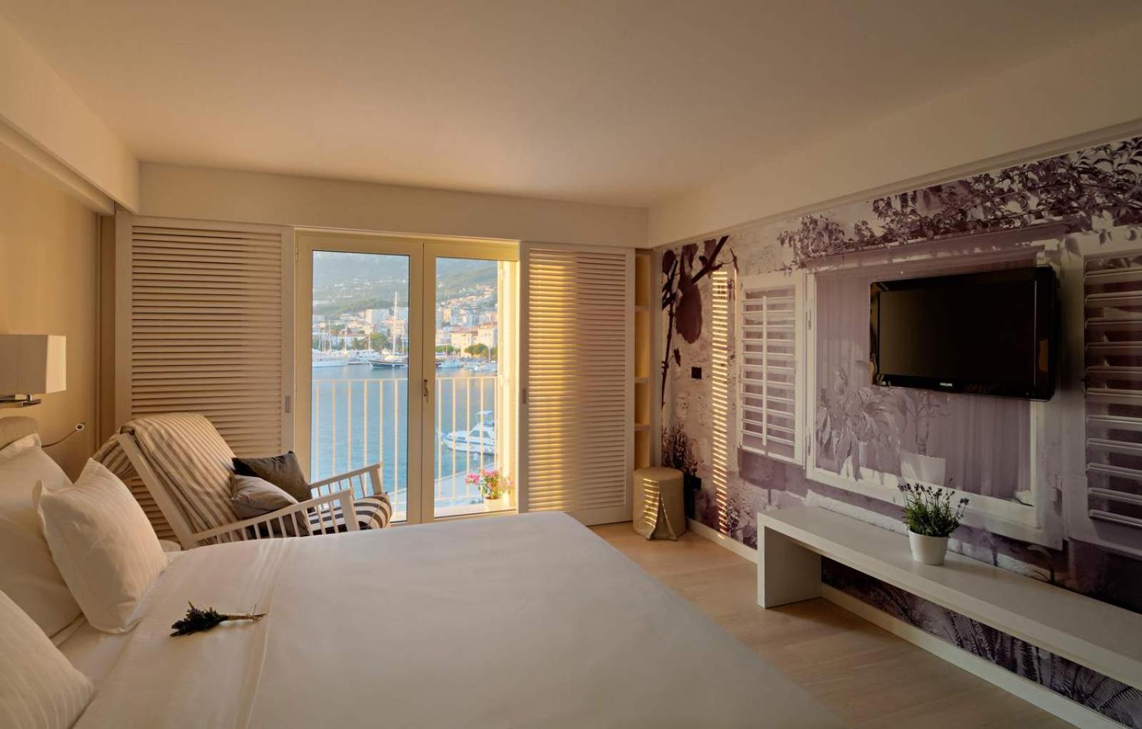 Double Room with Sea View - Photo 1