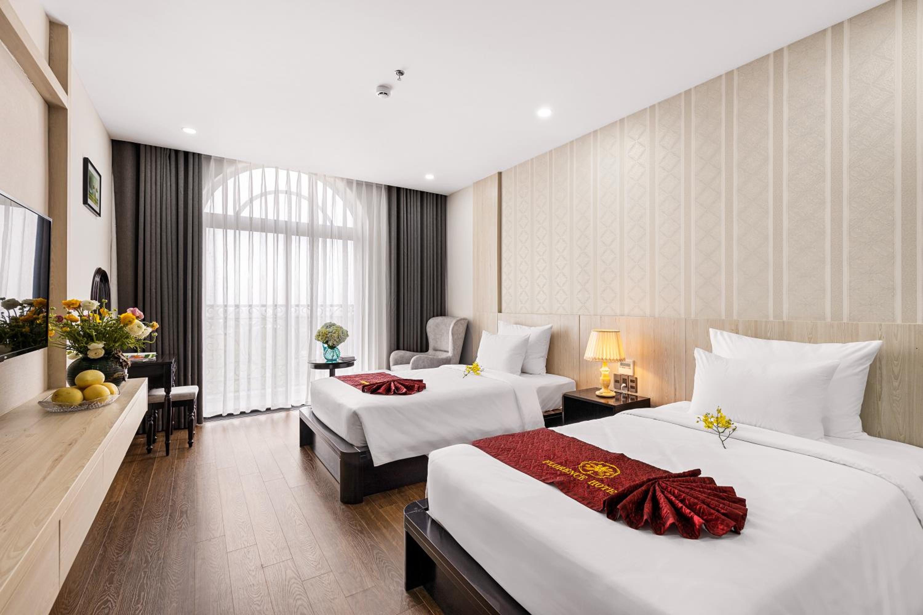 Twin Room with City View - Photo 4