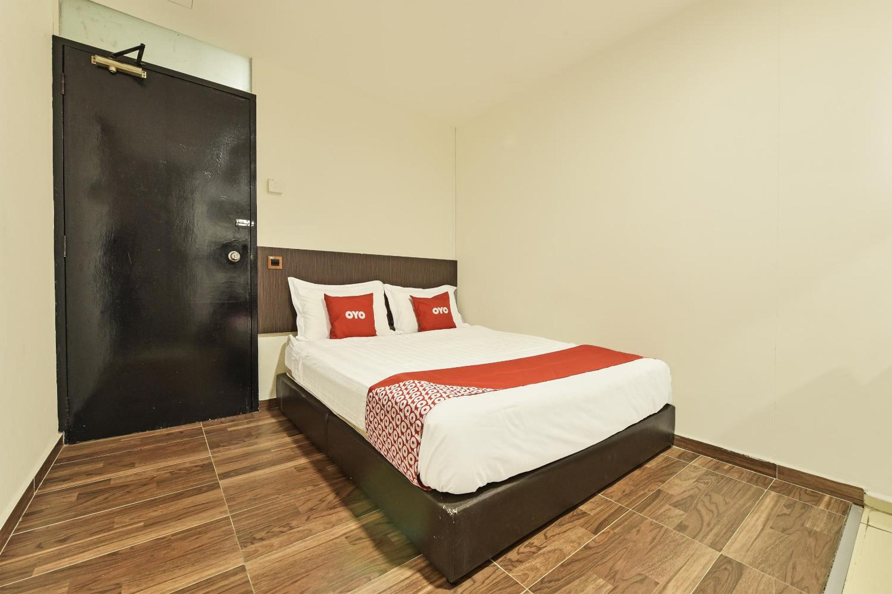 Deluxe Queen Room - Photo 3