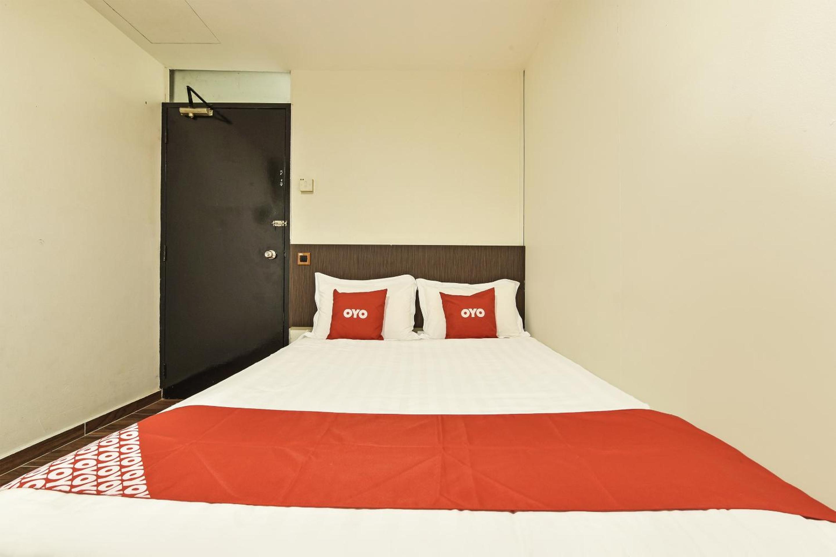 Deluxe Queen Room - Photo 4