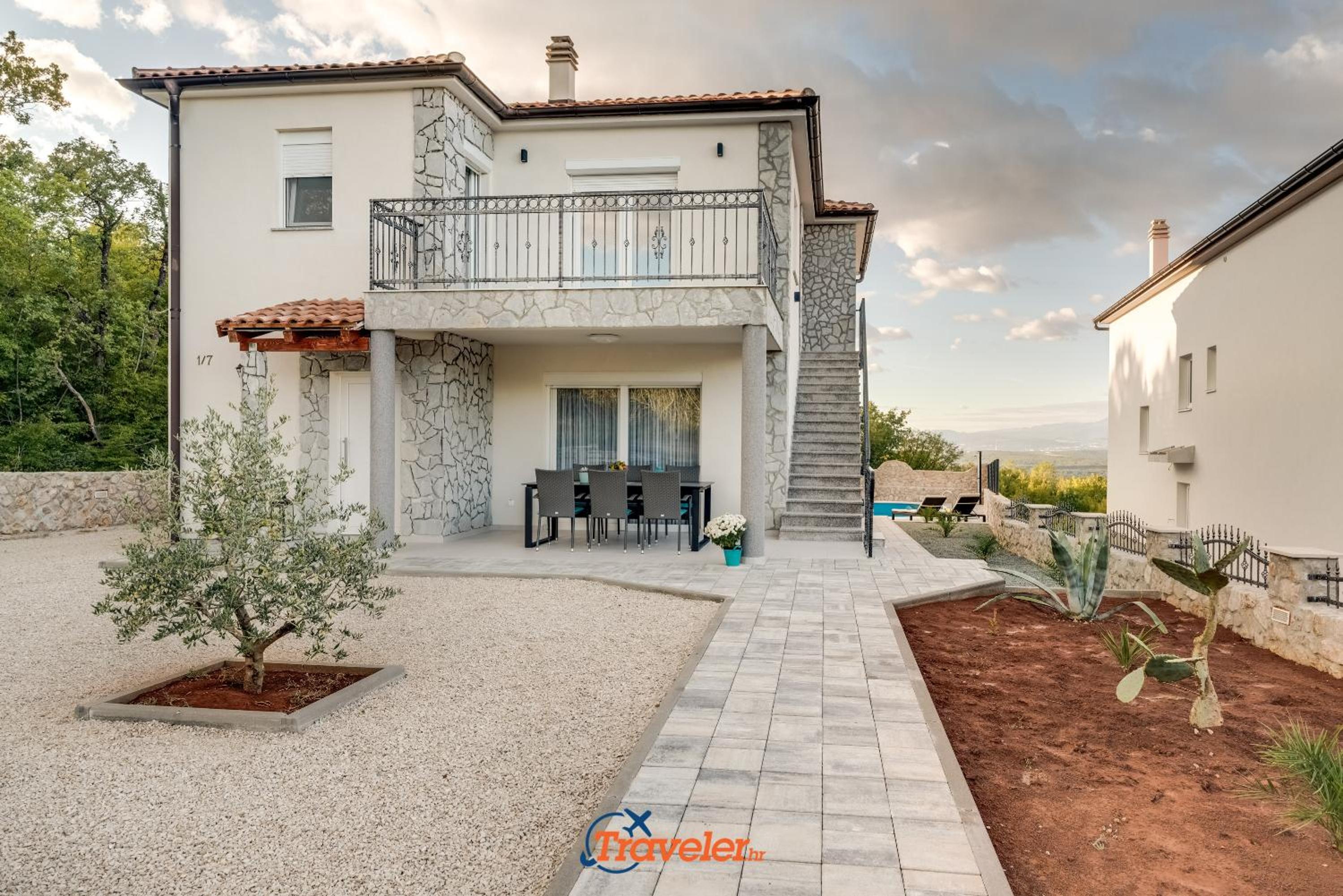 Villa photo 3