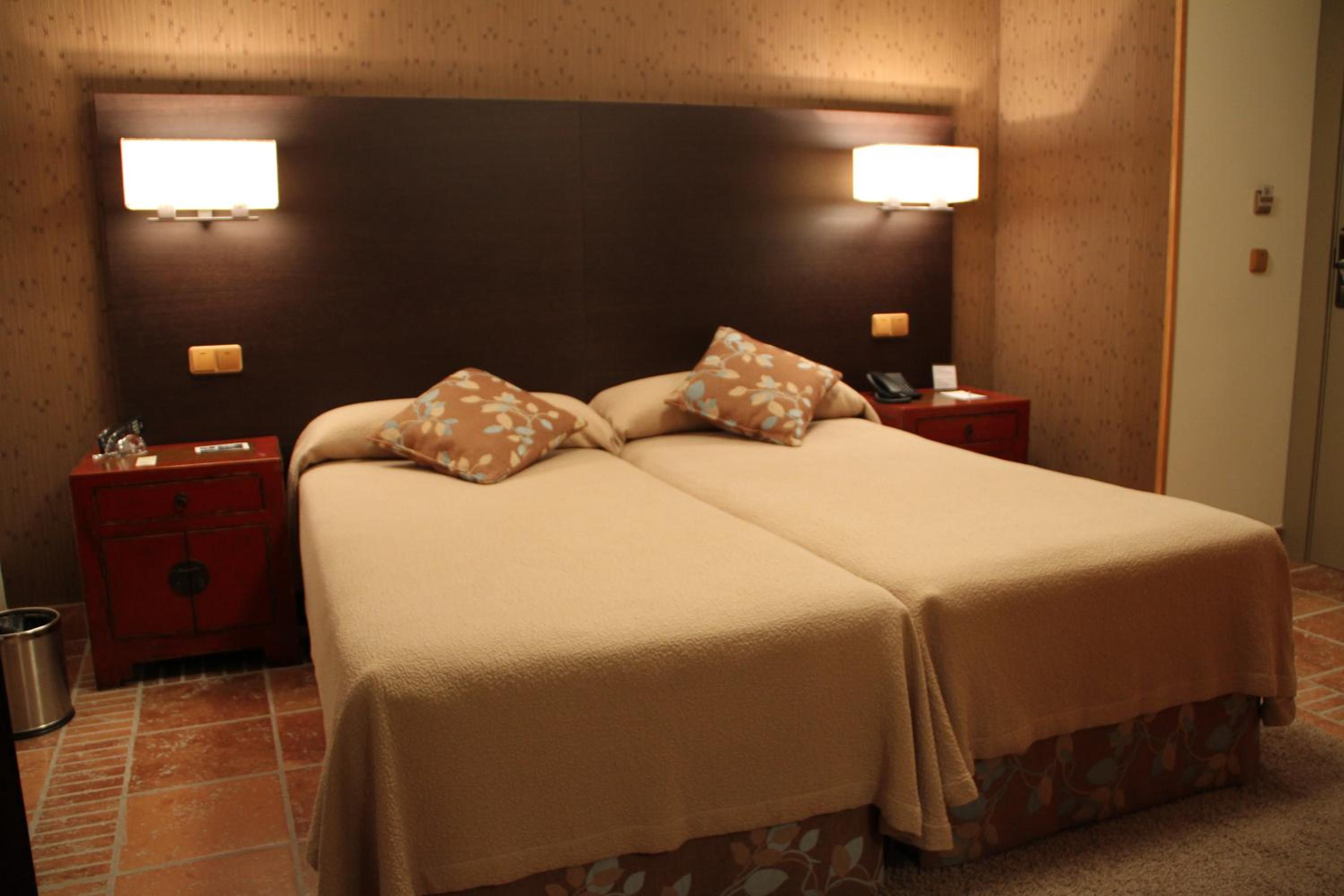 Double or Twin Room - Photo 5