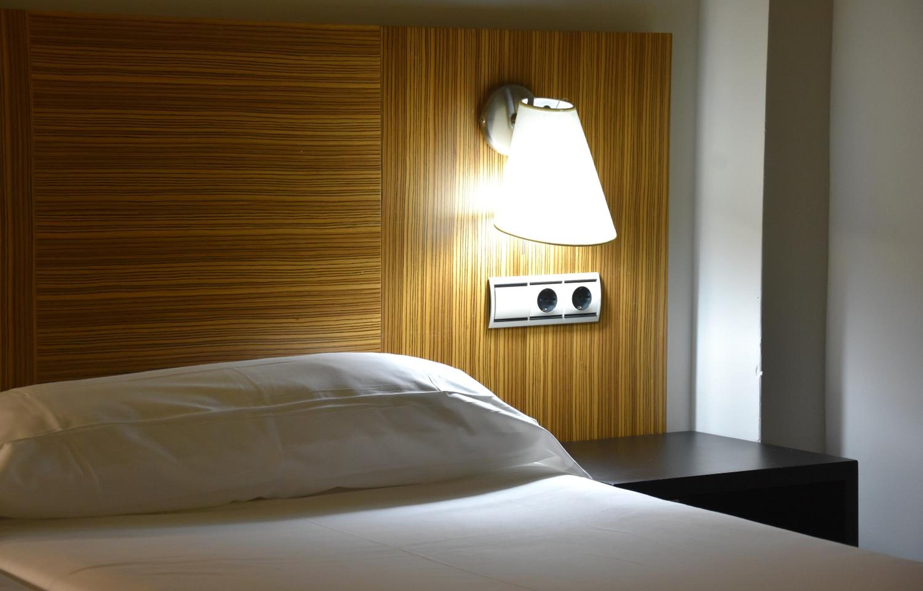 Single Room with Bathroom photo 1