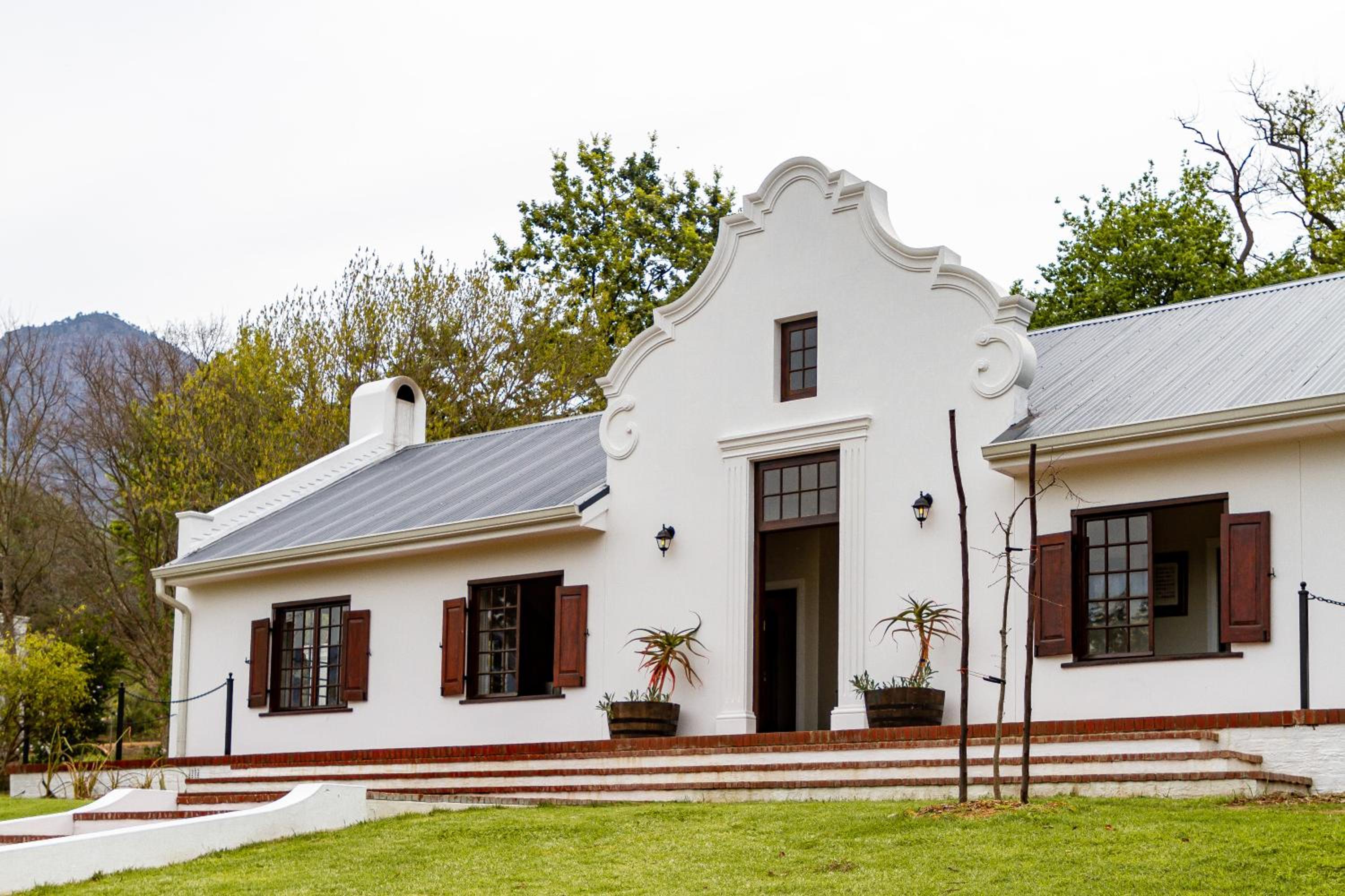 Three-Bedroom House photo 2
