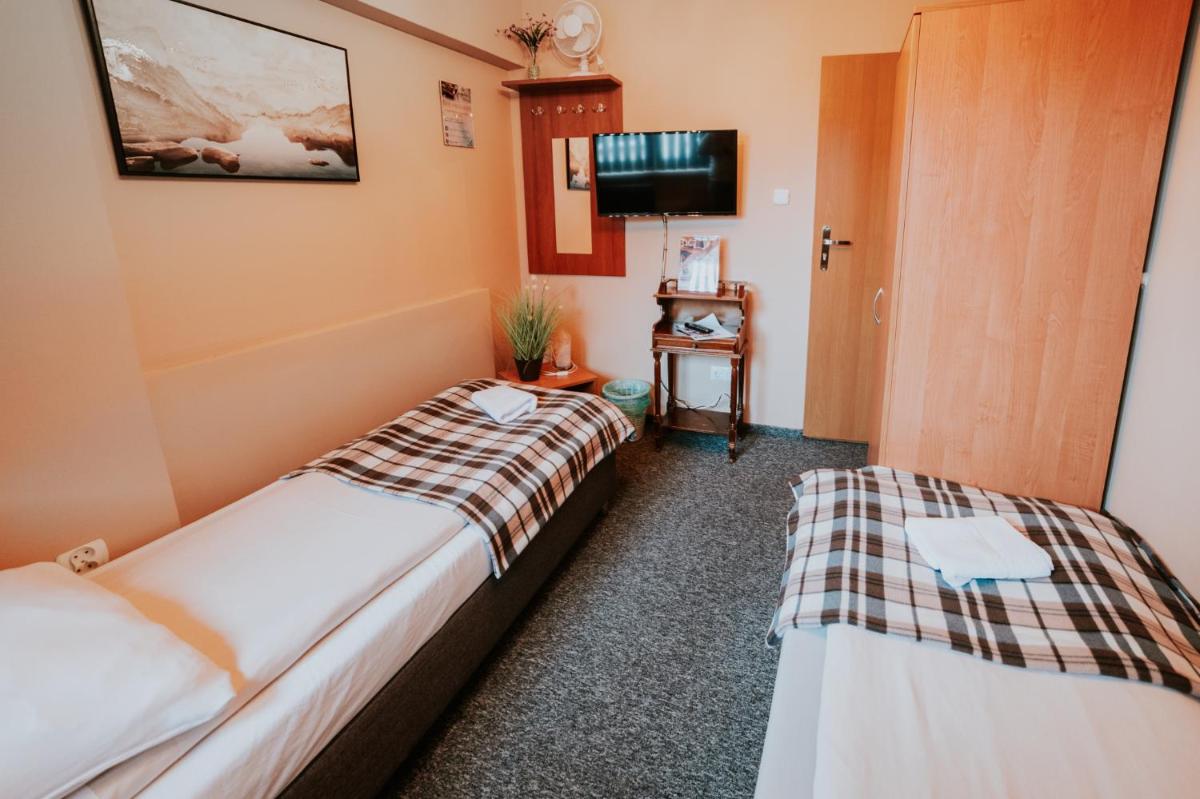 Double Room - Photo 3