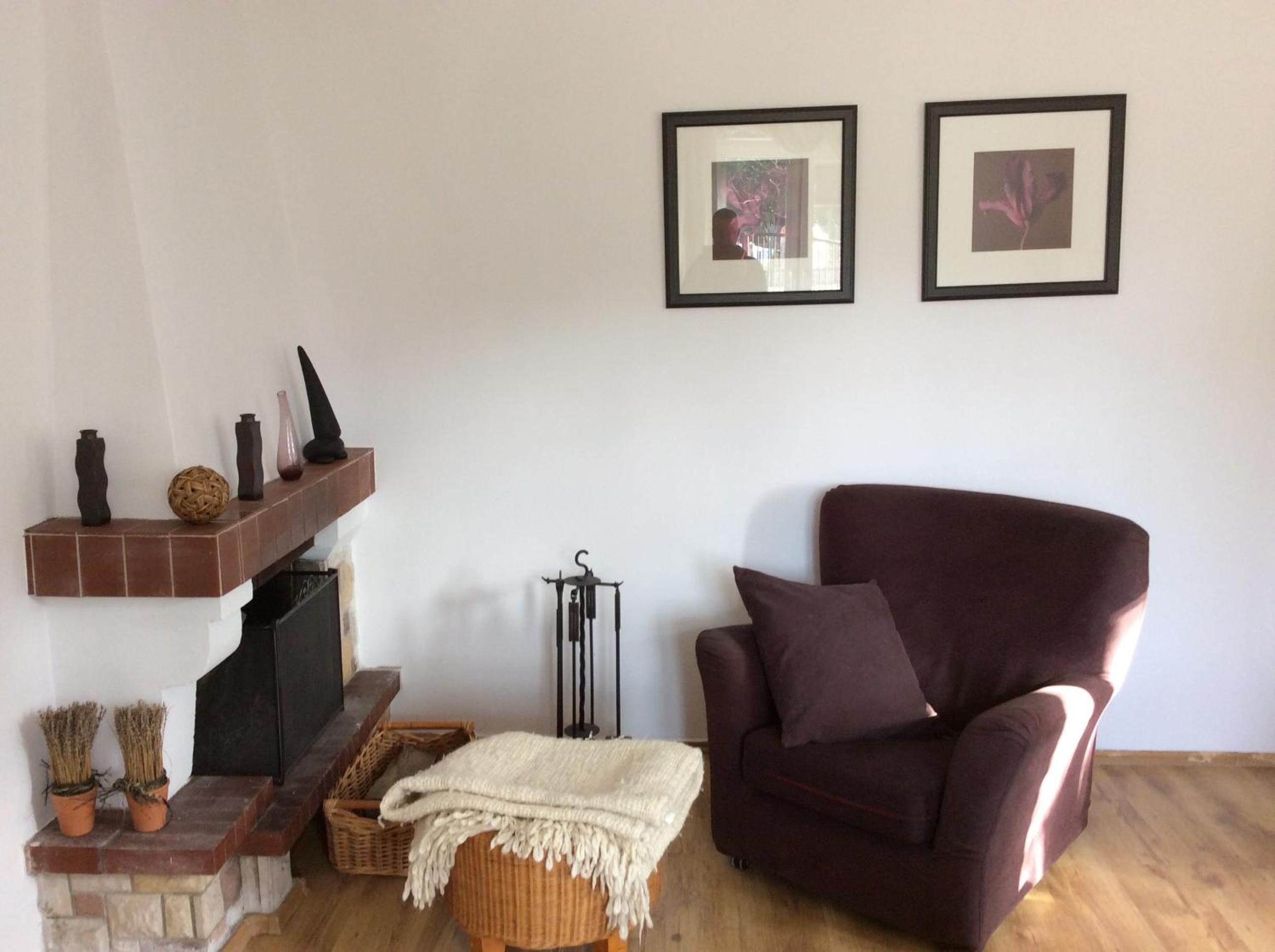 Studio with Fireplace photo 3